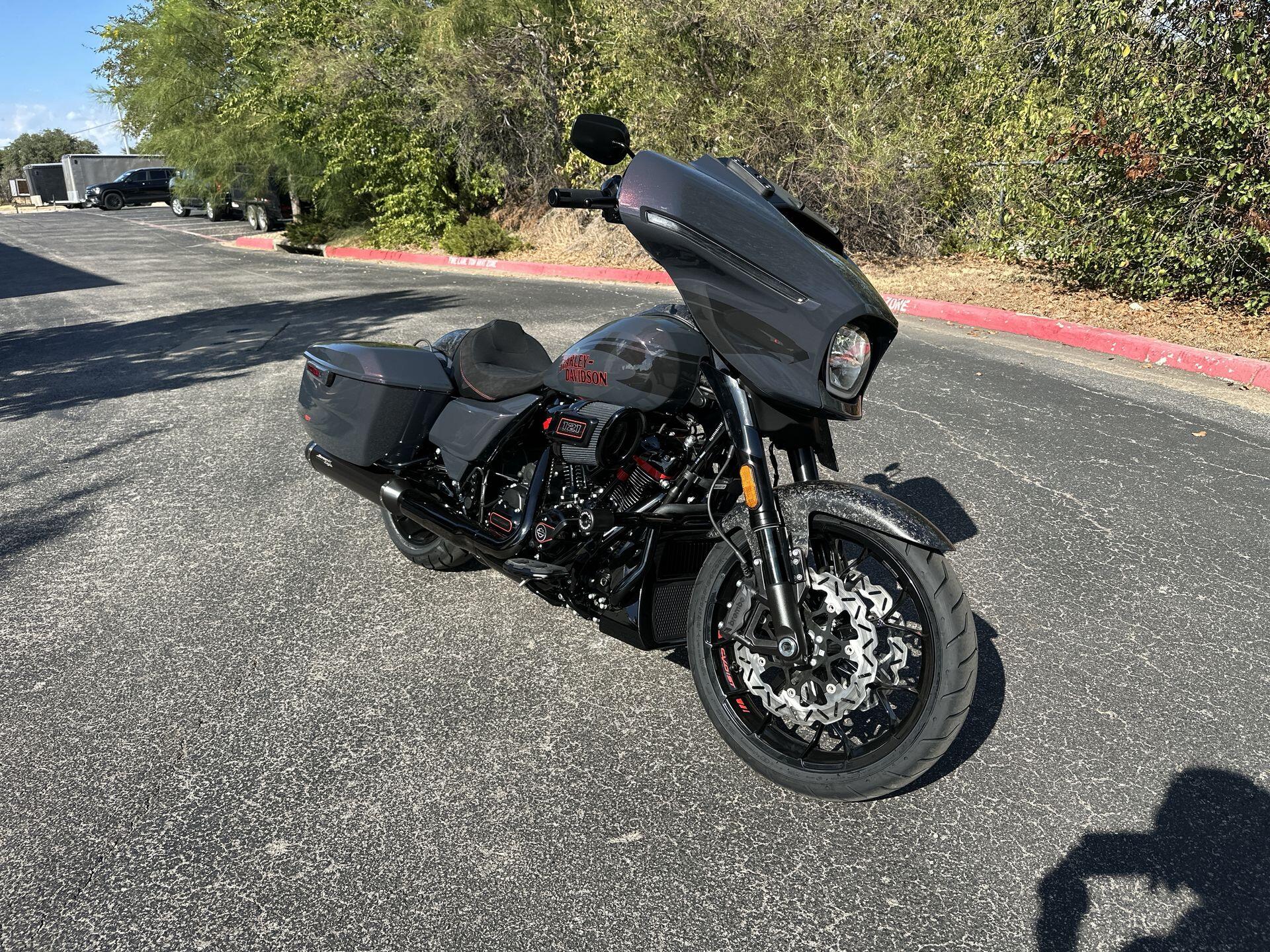 2026 Harley-Davidson® CVO Street Glide ST FLHXSTSE, photo 3