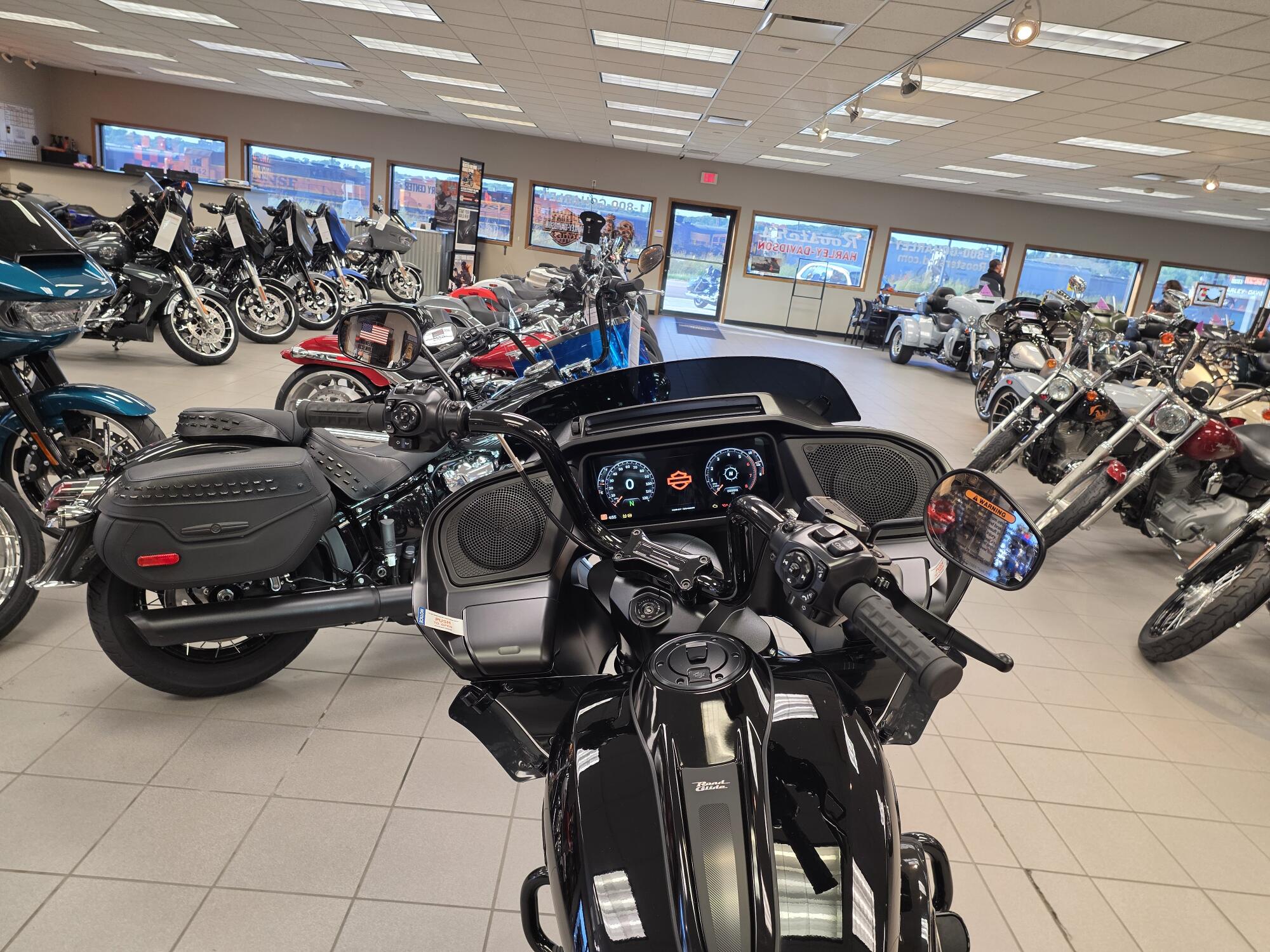 2026 Harley-Davidson® Road Glide® Vivid Black Black Trim, photo 21