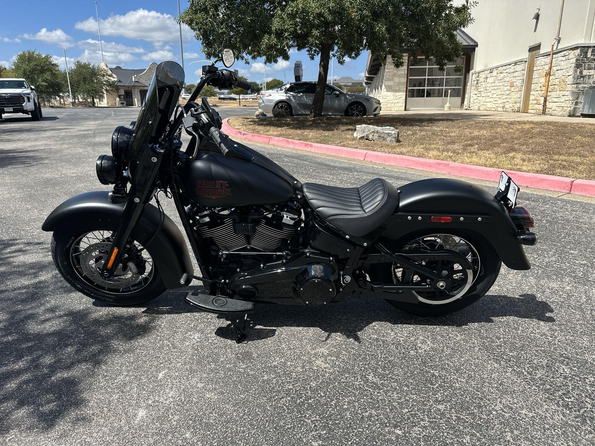 2026 Harley-Davidson® Deadwood™ FLHD, photo 6