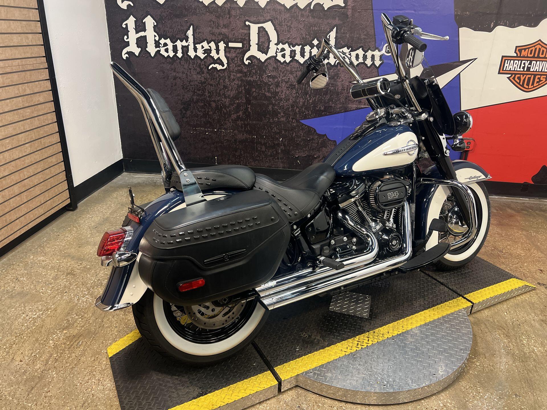 2019 Harley-Davidson® Heritage Classic 114 FLHCS, photo 9