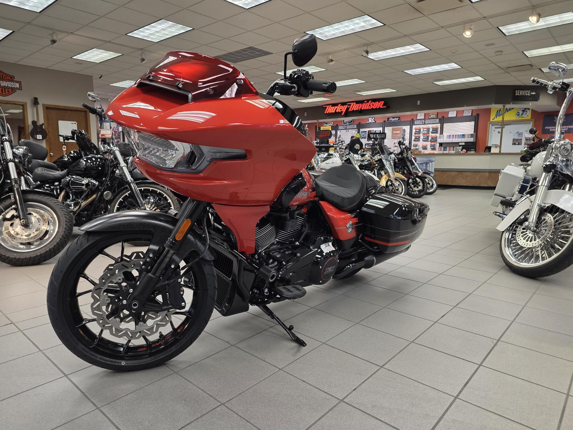 2026 Harley-Davidson® CVO Road Glide ST Citrus Heat Re-Entry, photo 4