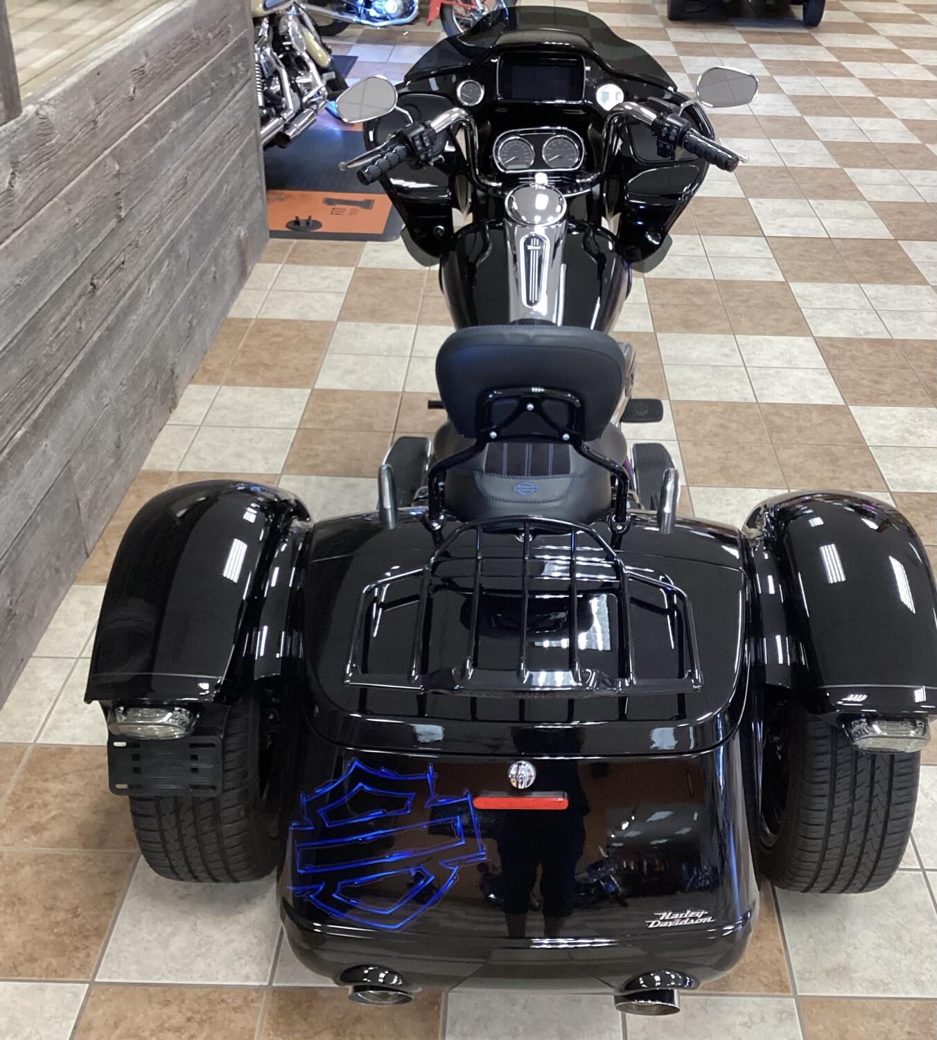 2023 Harley-Davidson® Road Glide® 3 Vivid Black, photo 8