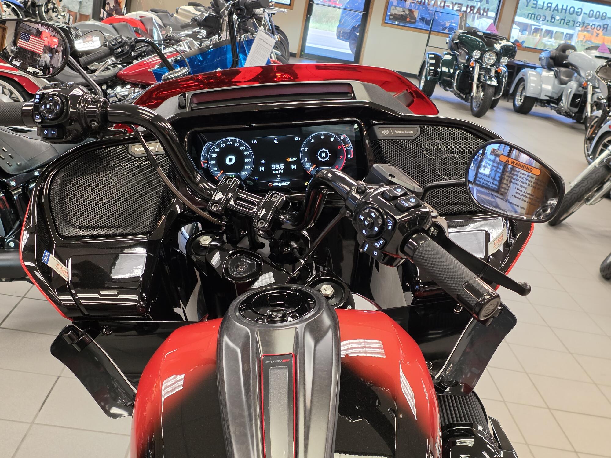 2026 Harley-Davidson® CVO Road Glide ST Citrus Heat Re-Entry, photo 28