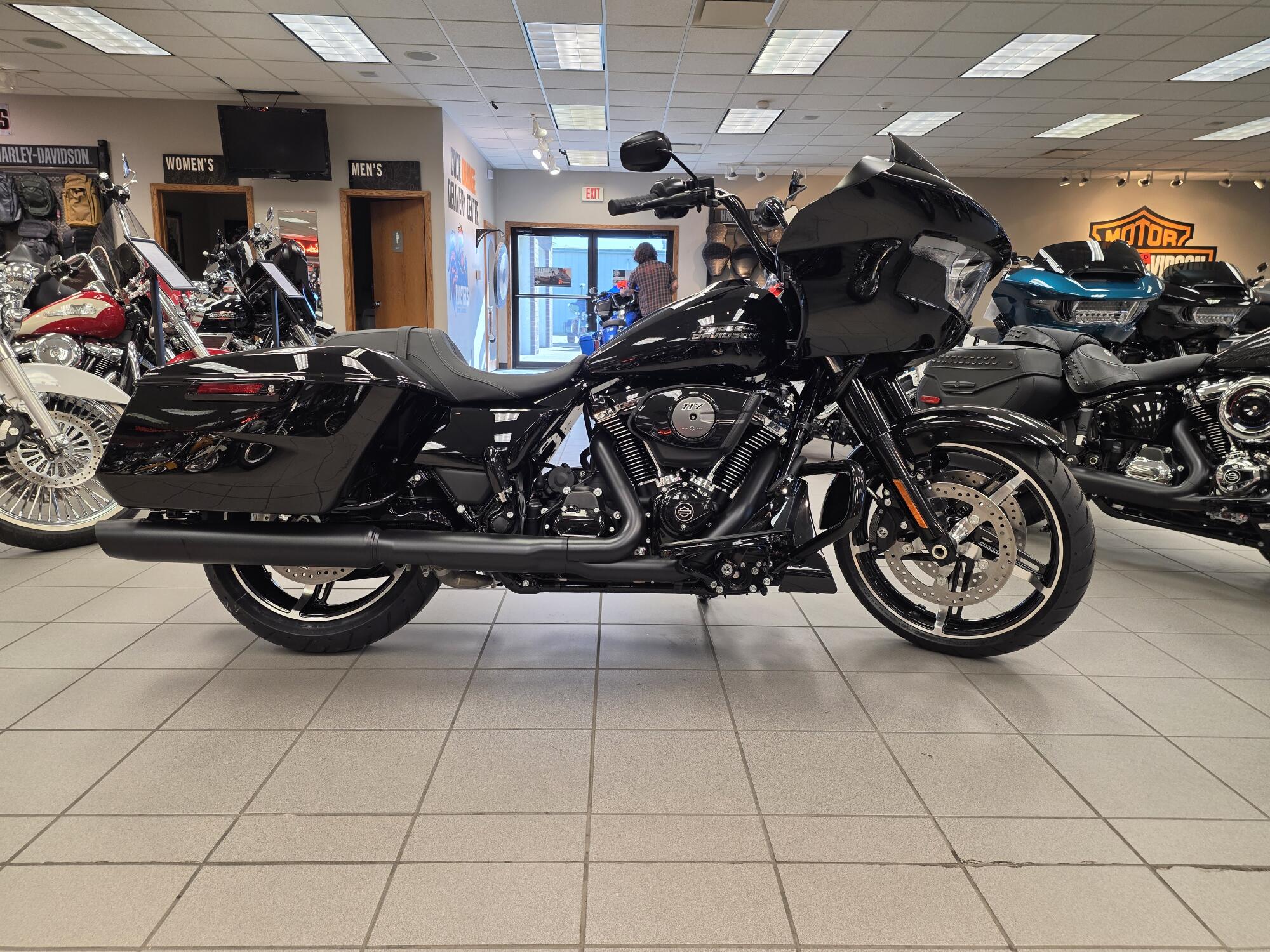 2026 Harley-Davidson® Road Glide® Vivid Black Black Trim