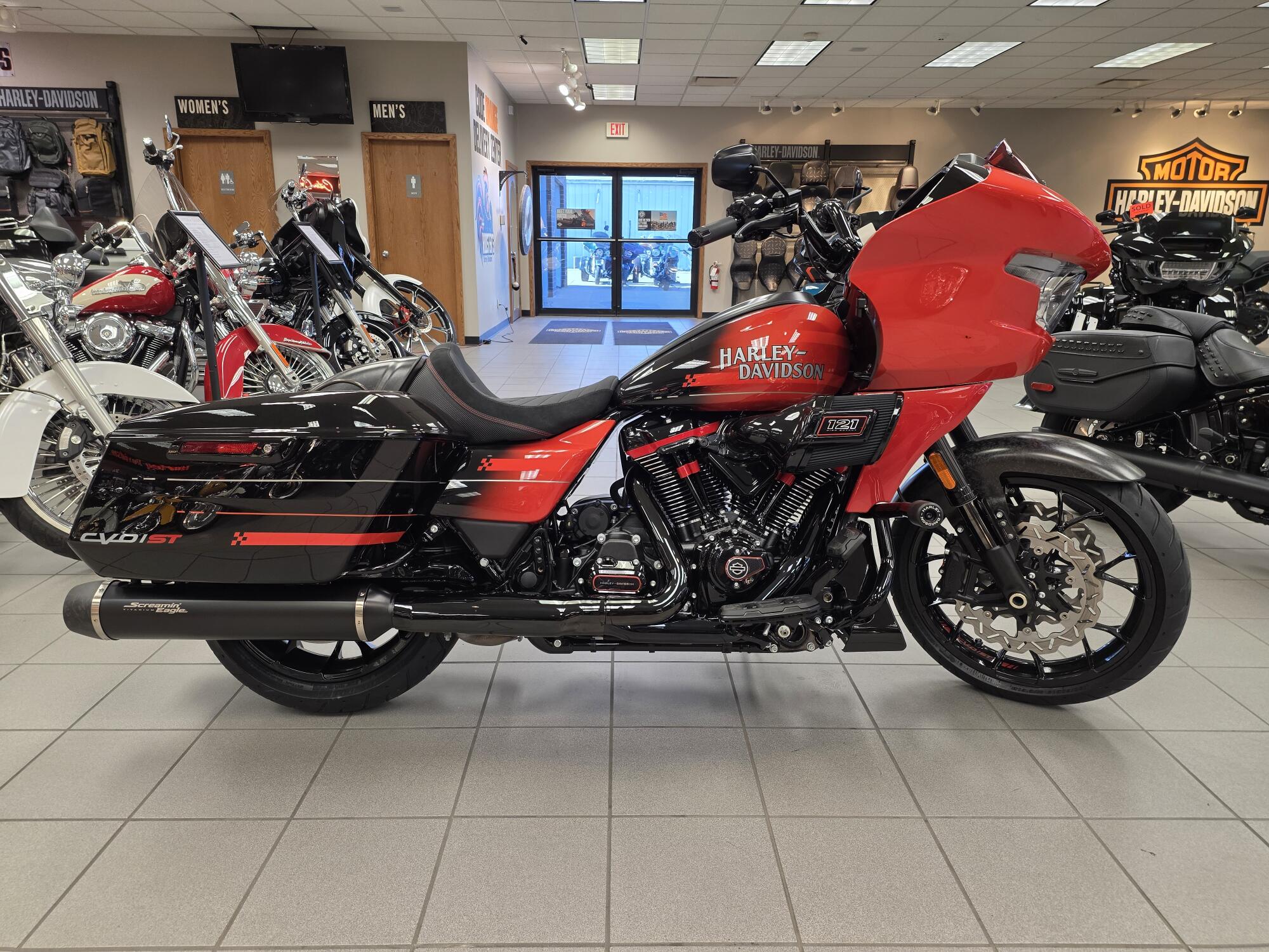 2026 Harley-Davidson® CVO Road Glide ST Citrus Heat Re-Entry