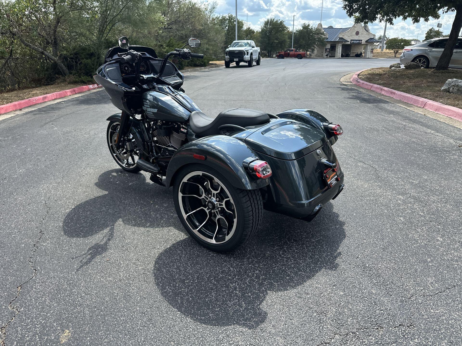 2026 Harley-Davidson® Road Glide 3 FLTRT, photo 8