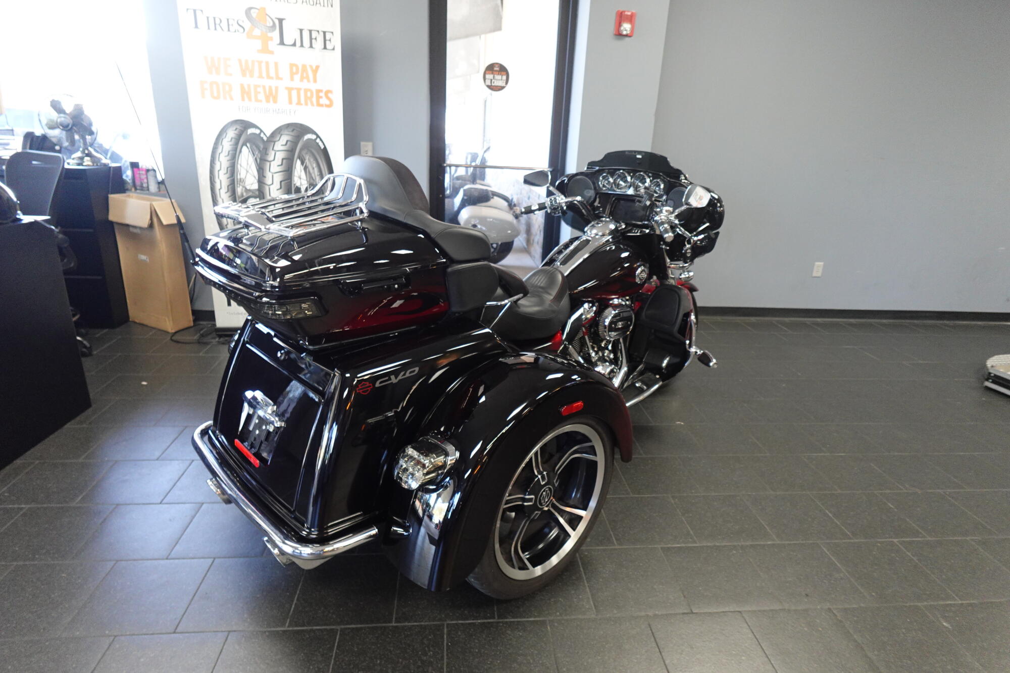 2022 Harley-Davidson® CVO™ Tri Glide® FLHTCUTGSE, photo 7