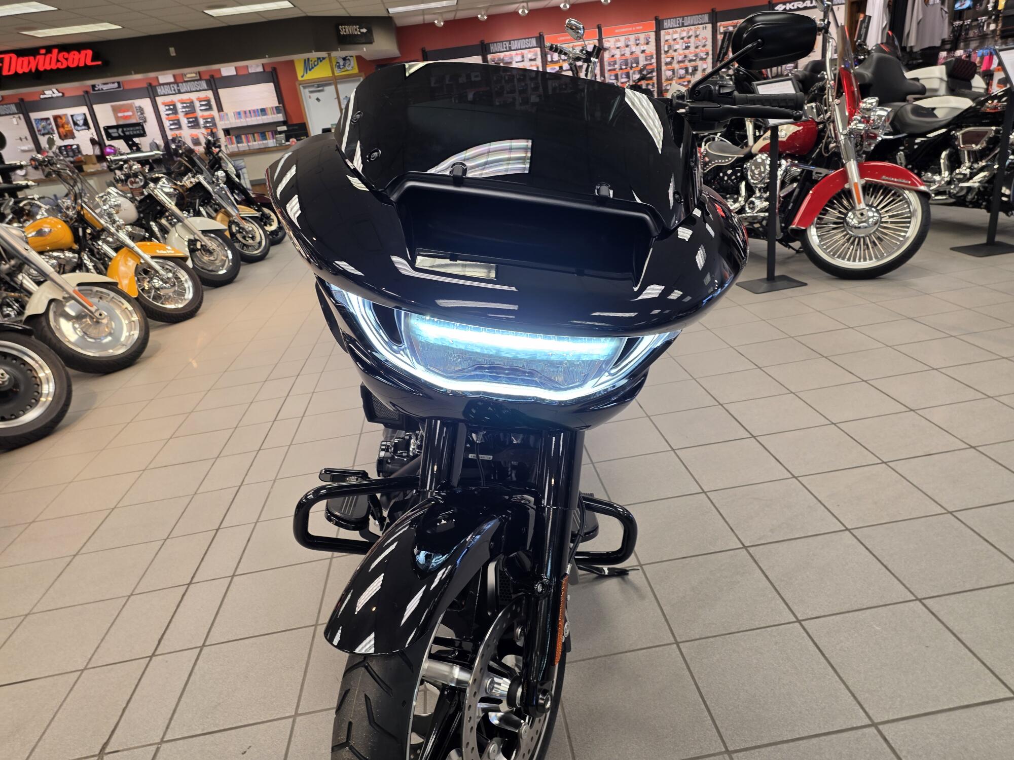 2026 Harley-Davidson® Road Glide® Vivid Black Black Trim, photo 20