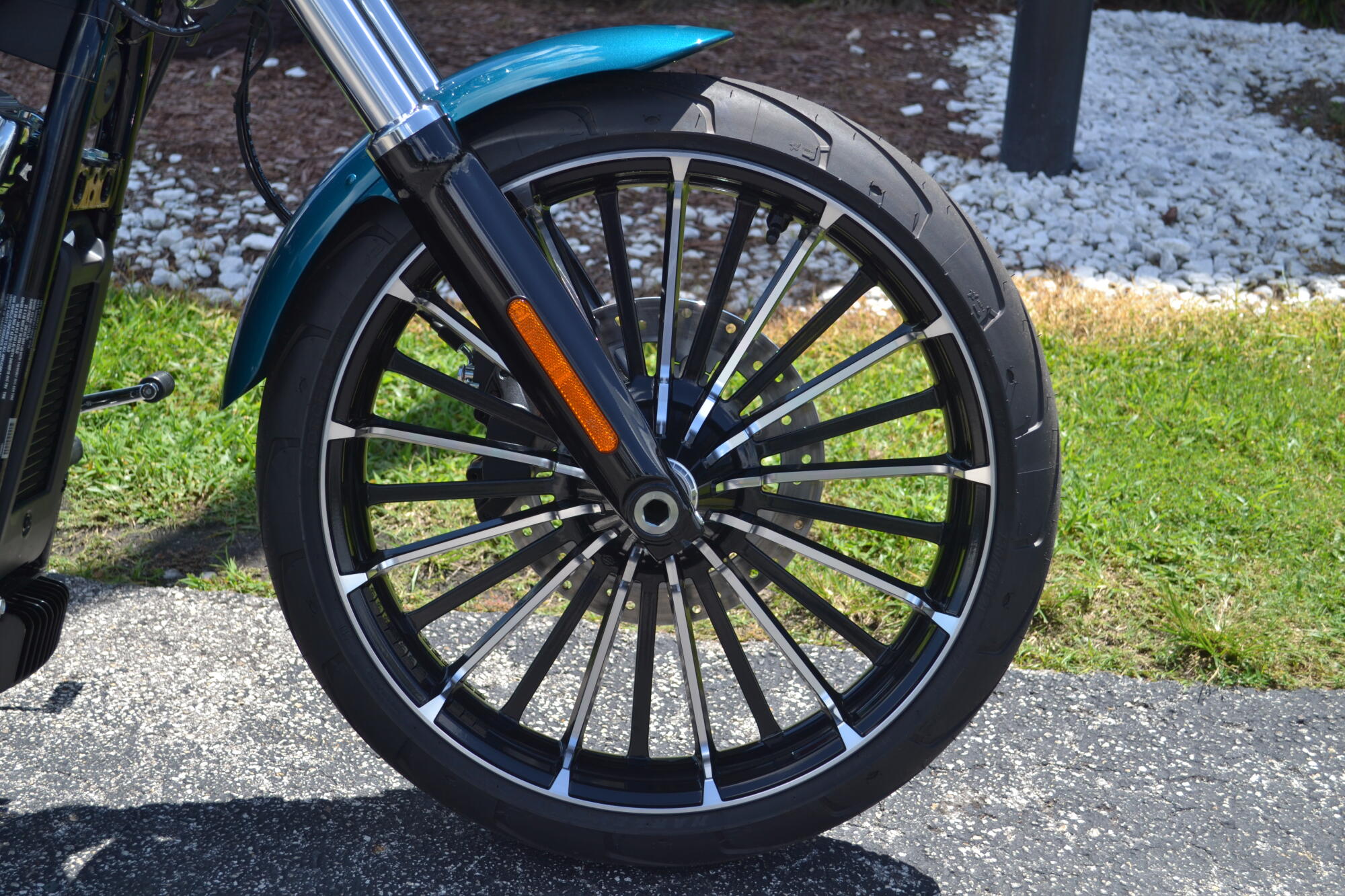 2026 Harley-Davidson® Breakout® Teal Thunder - FXBR, photo 2