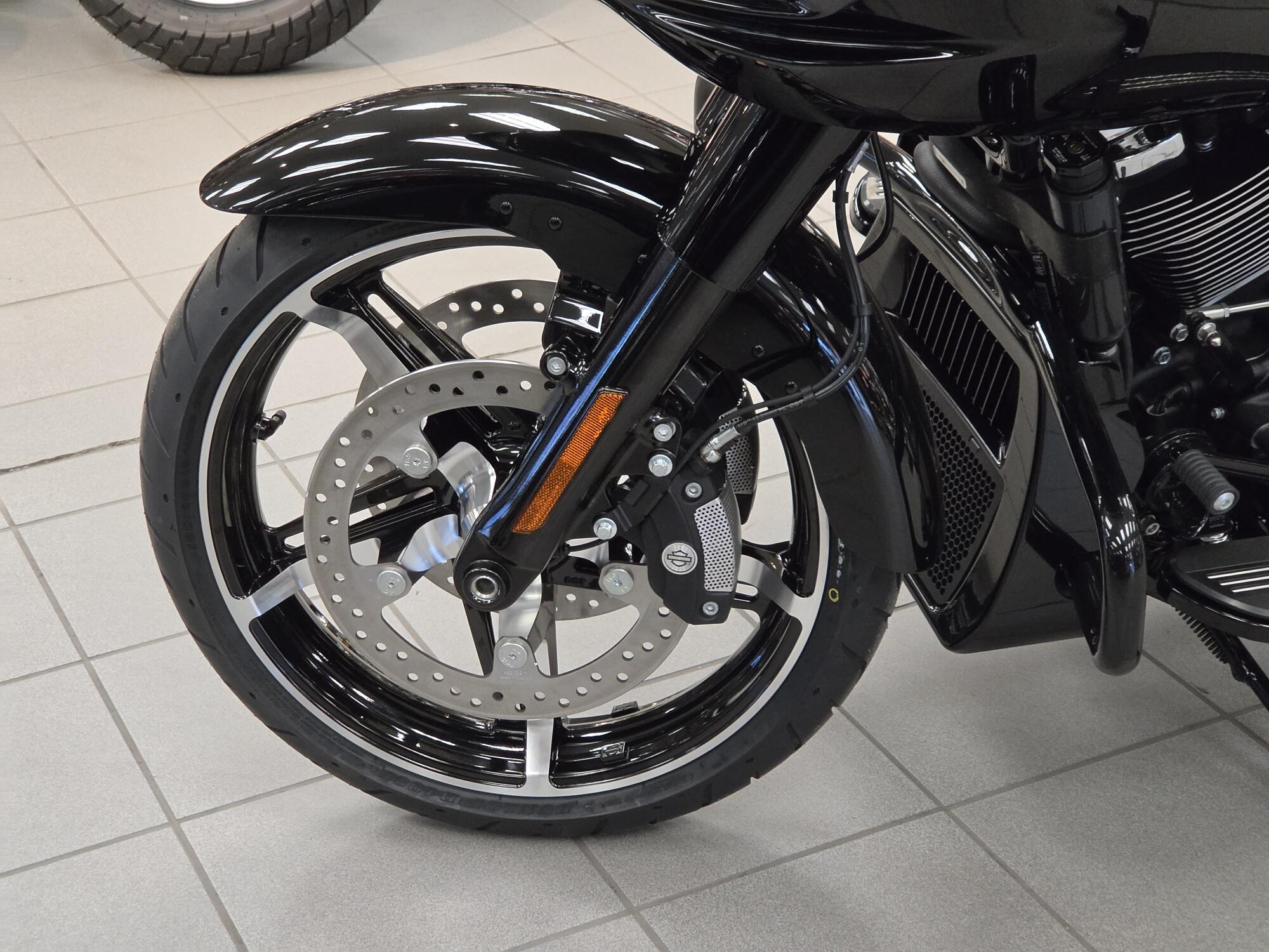 2026 Harley-Davidson® Road Glide® Vivid Black Black Trim, photo 13