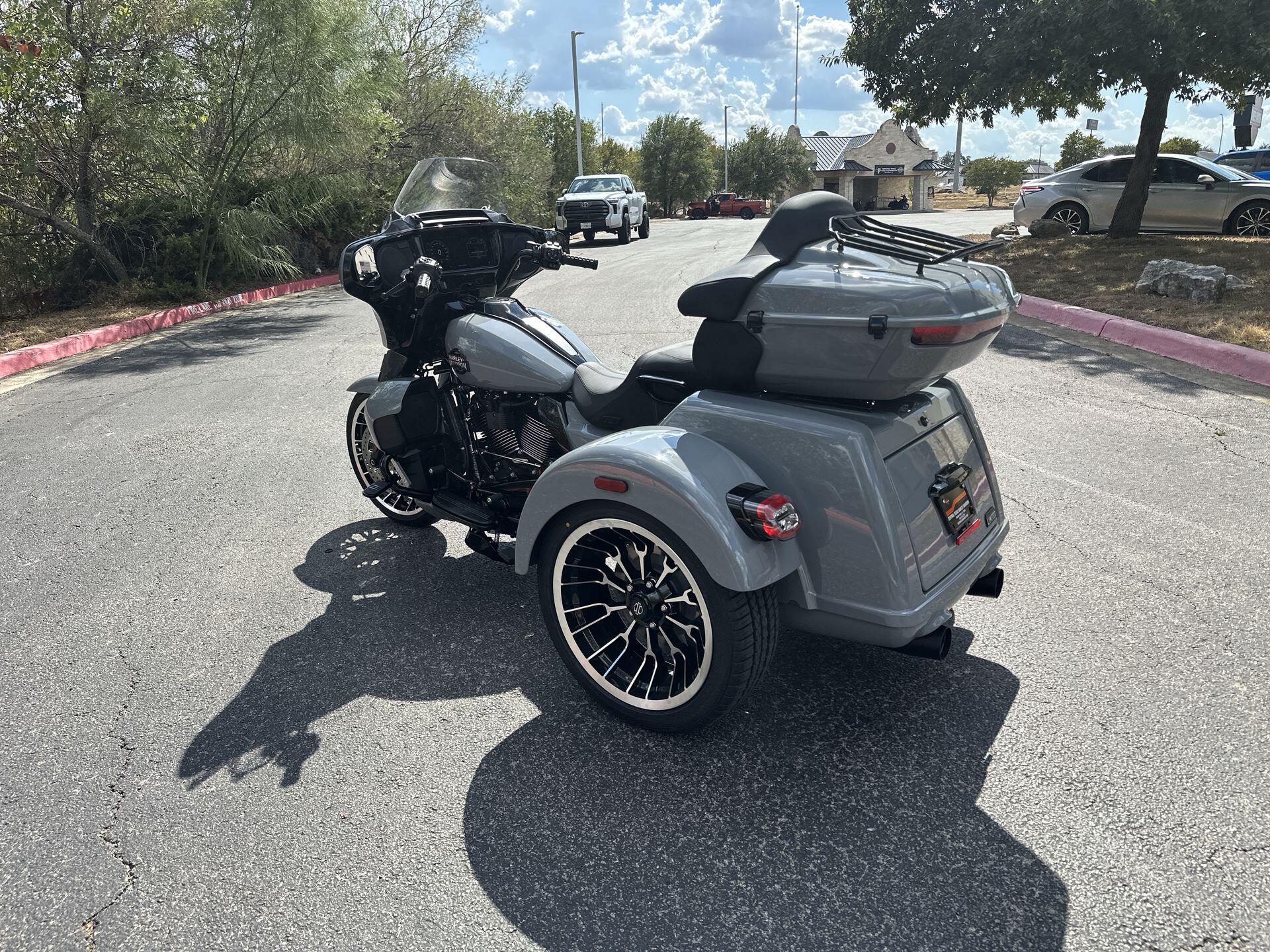 2026 Harley-Davidson® Street Glide 3 Limited FLHLT, photo 8