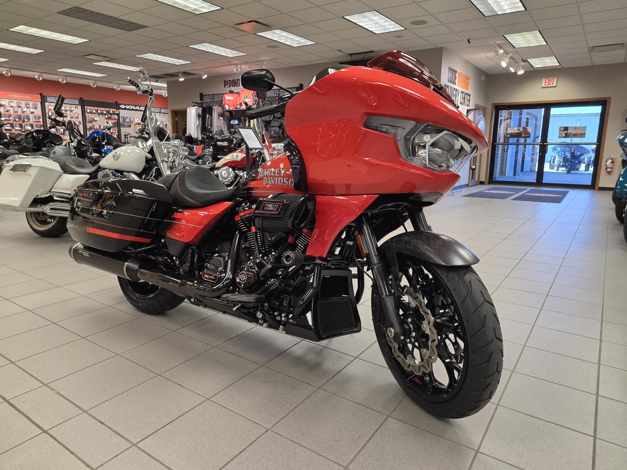 2026 Harley-Davidson® CVO Road Glide ST Citrus Heat Re-Entry, photo 2