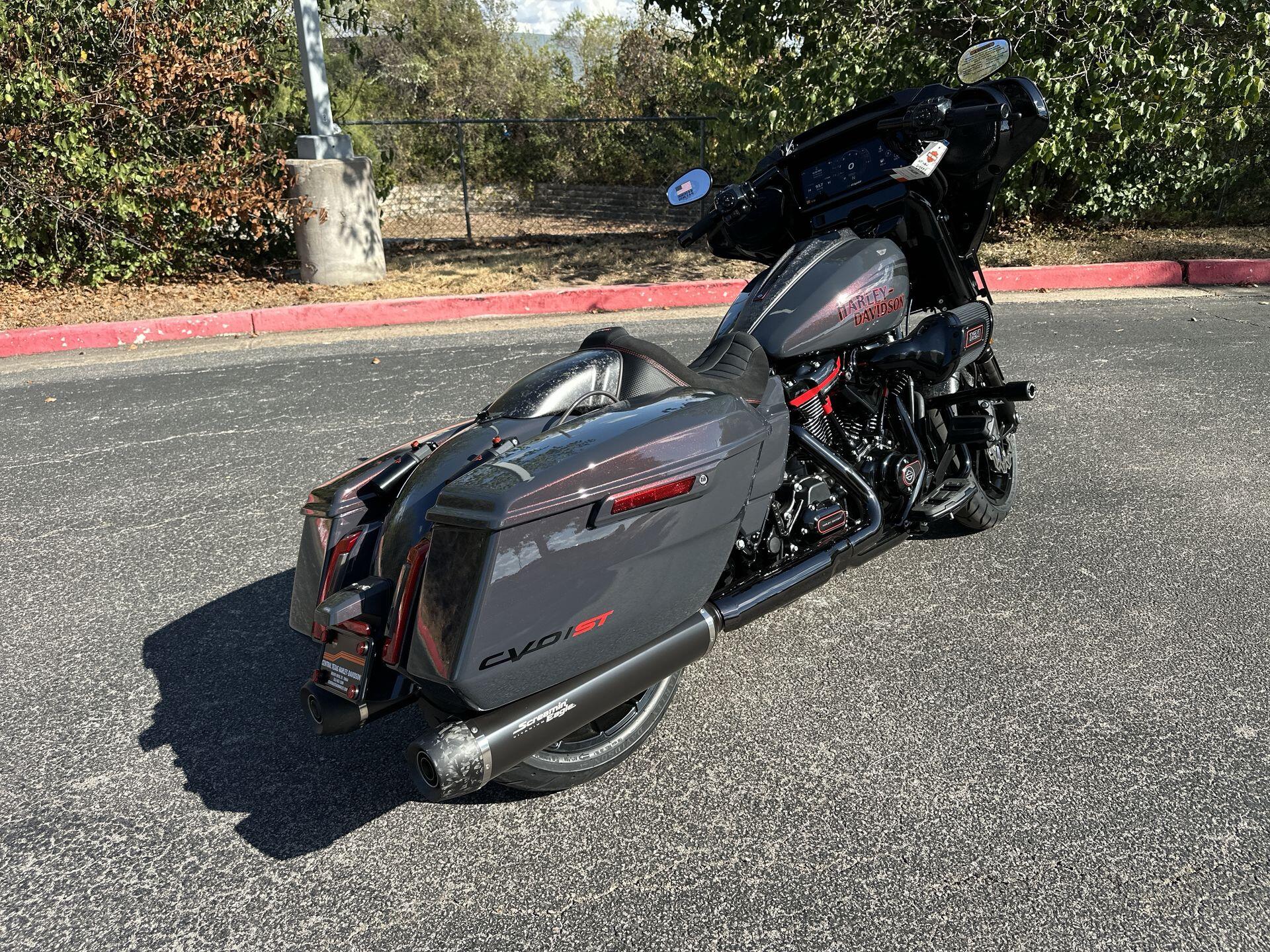 2026 Harley-Davidson® CVO Street Glide ST FLHXSTSE, photo 9