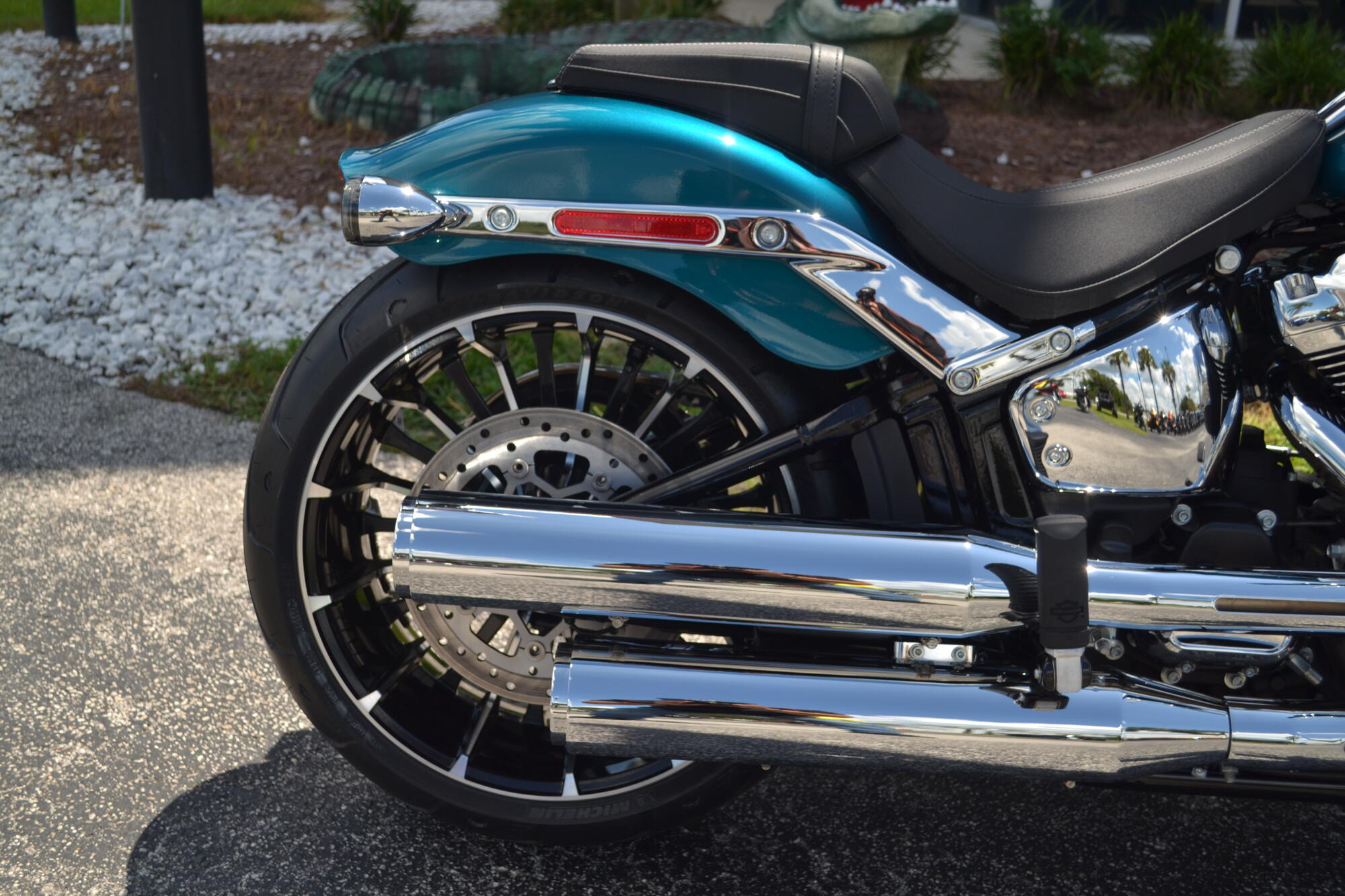 2026 Harley-Davidson® Breakout® Teal Thunder - FXBR, photo 5