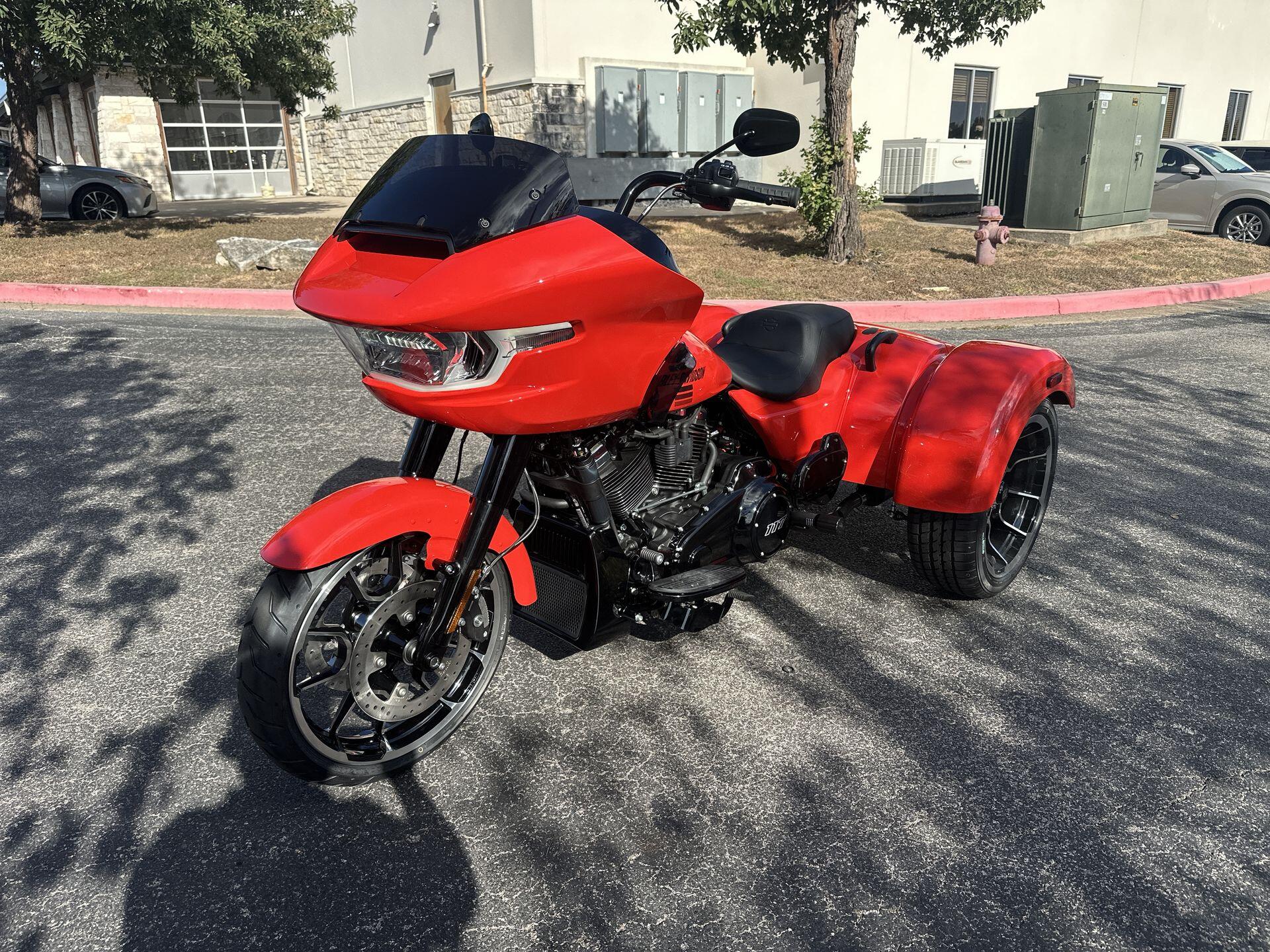 2026 Harley-Davidson® Road Glide 3 FLTRT, photo 5