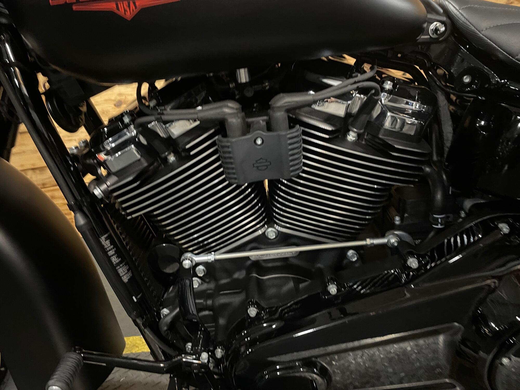 2026 Harley-Davidson® Deadwood™ FLHD, photo 9