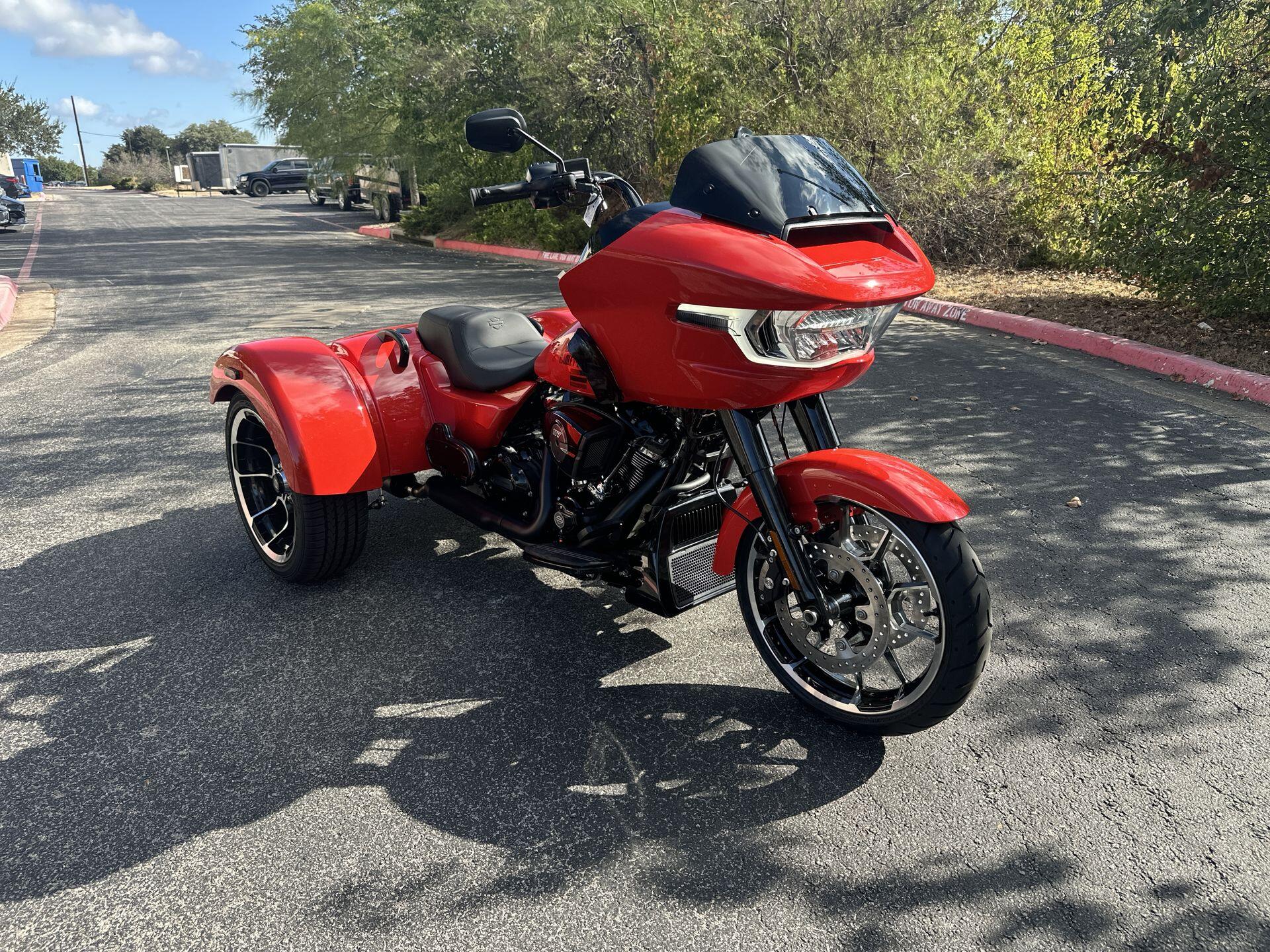 2026 Harley-Davidson® Road Glide 3 FLTRT, photo 3