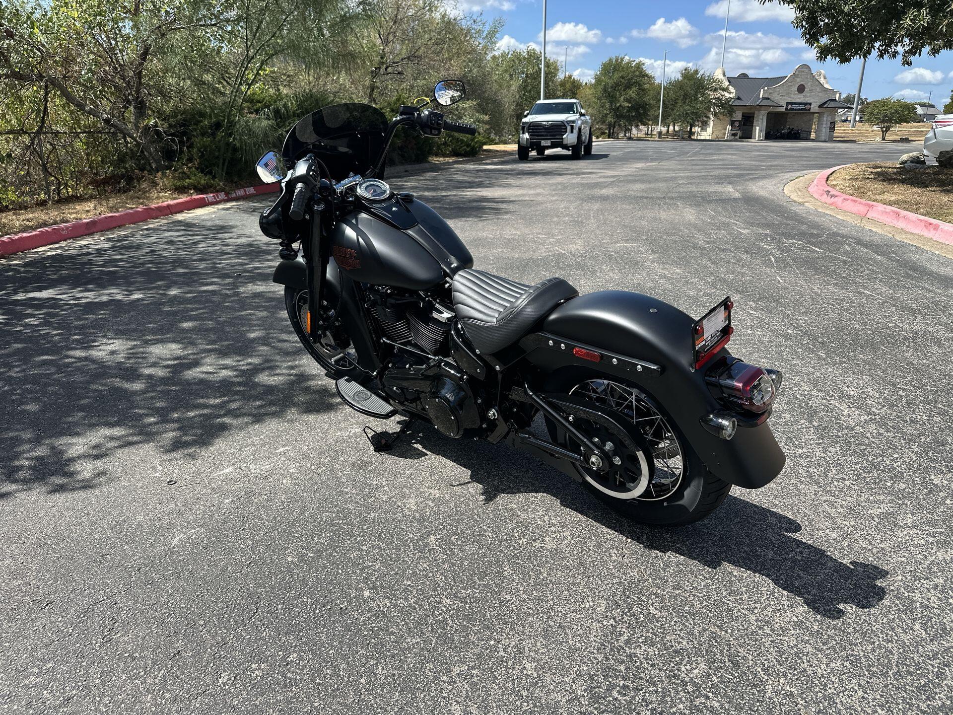 2026 Harley-Davidson® Deadwood™ FLHD, photo 7