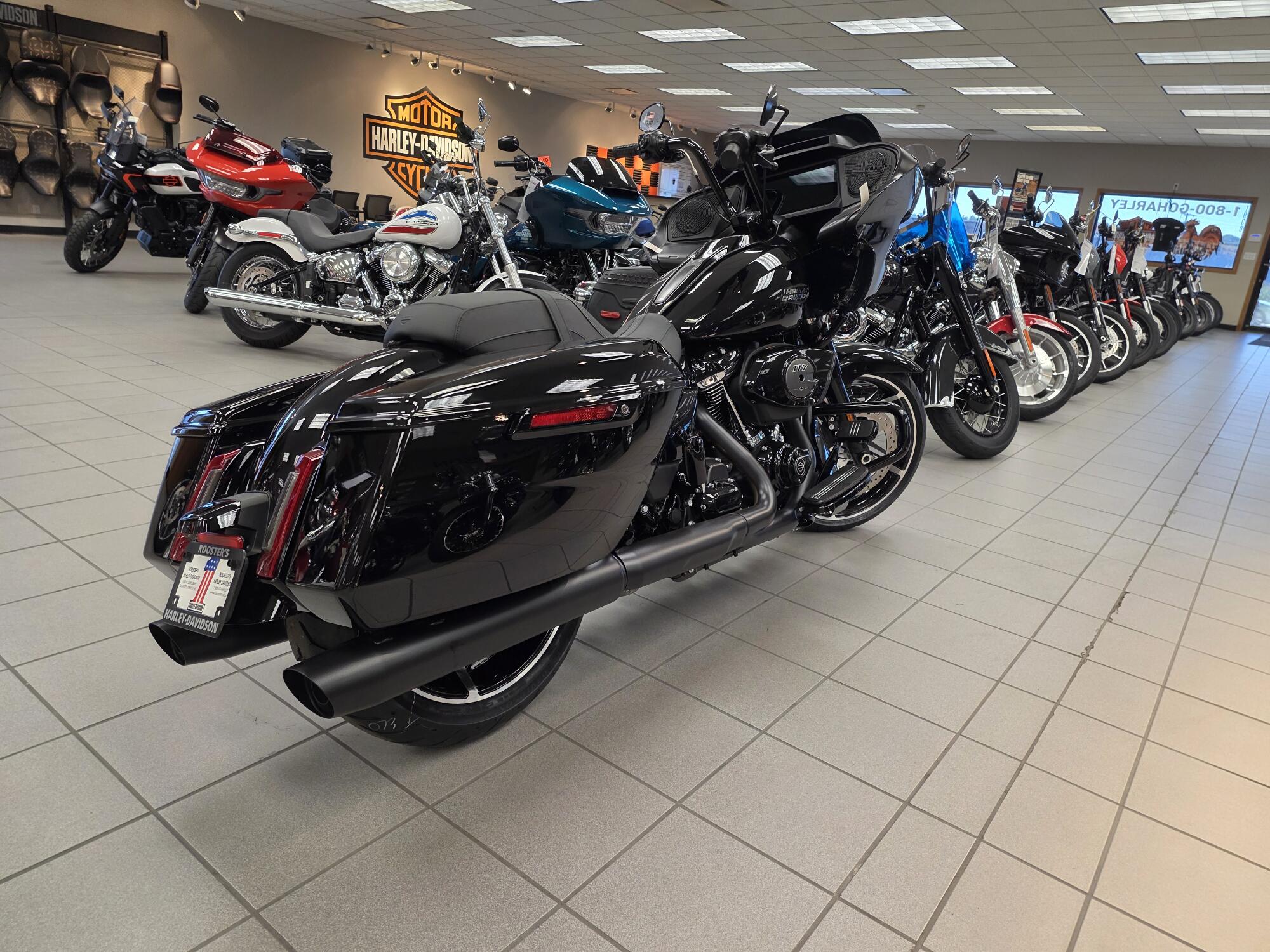 2026 Harley-Davidson® Road Glide® Vivid Black Black Trim, photo 8