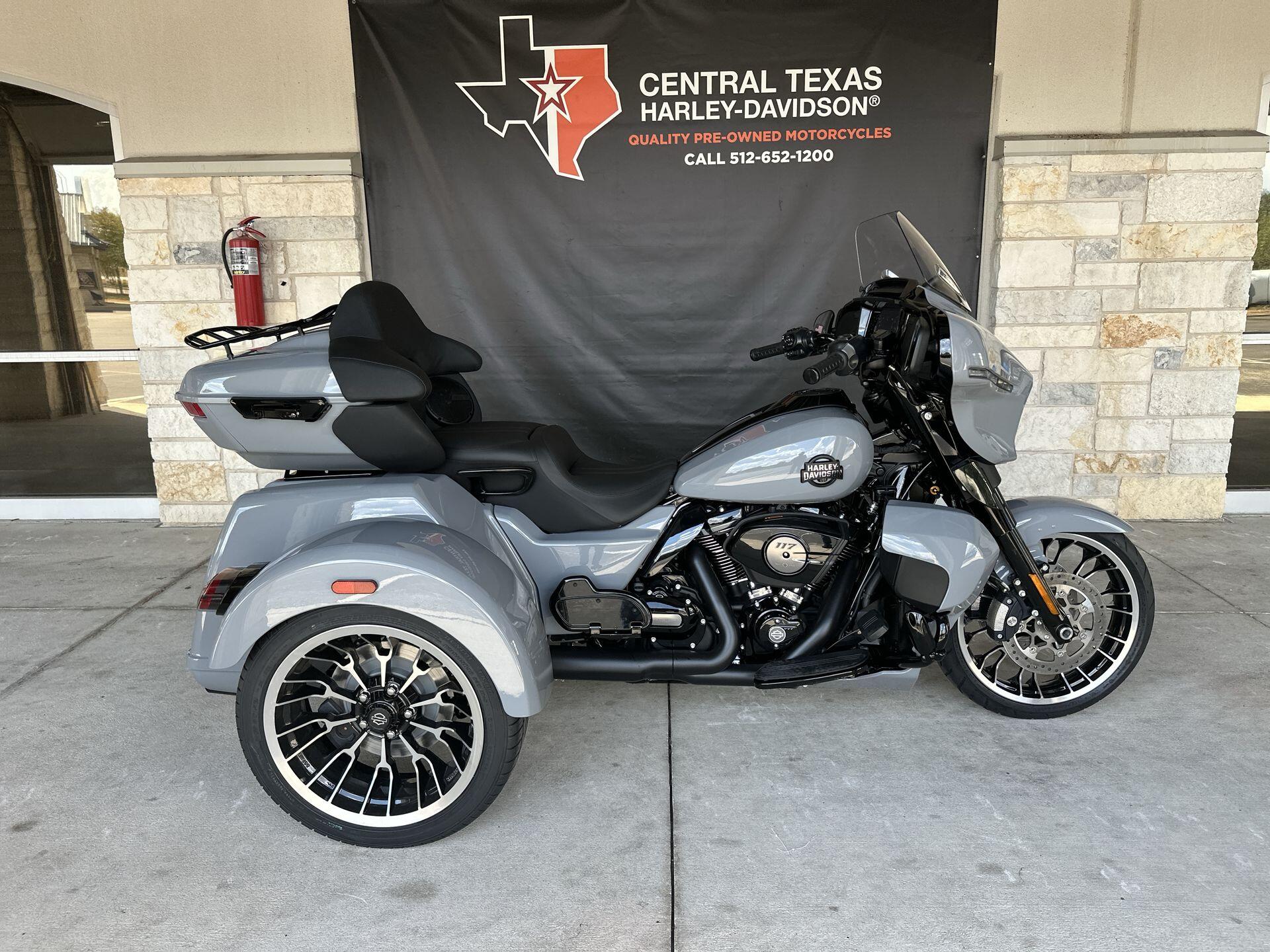 2026 Harley-Davidson® Street Glide 3 Limited FLHLT, photo 3