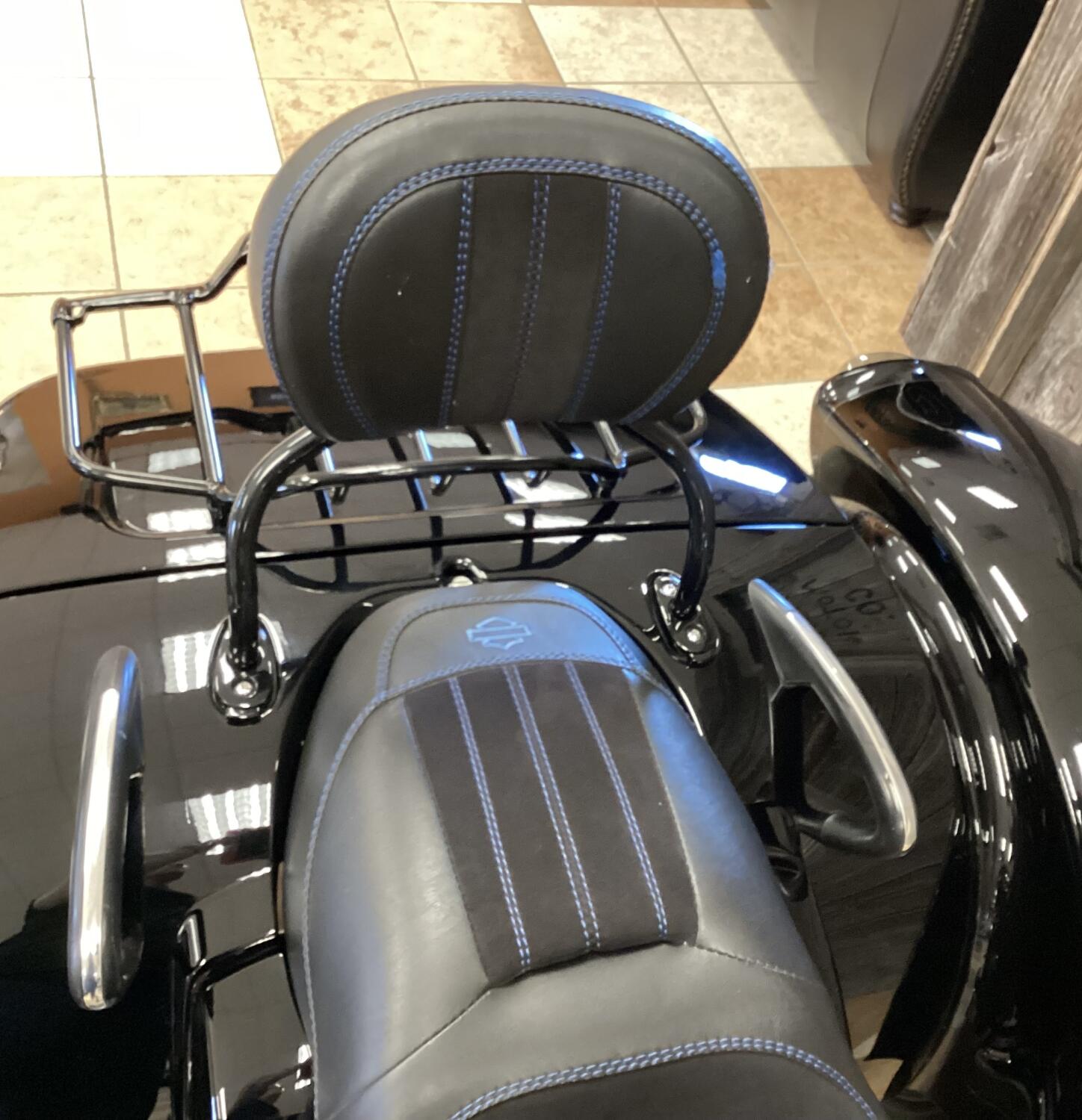 2023 Harley-Davidson® Road Glide® 3 Vivid Black, photo 11