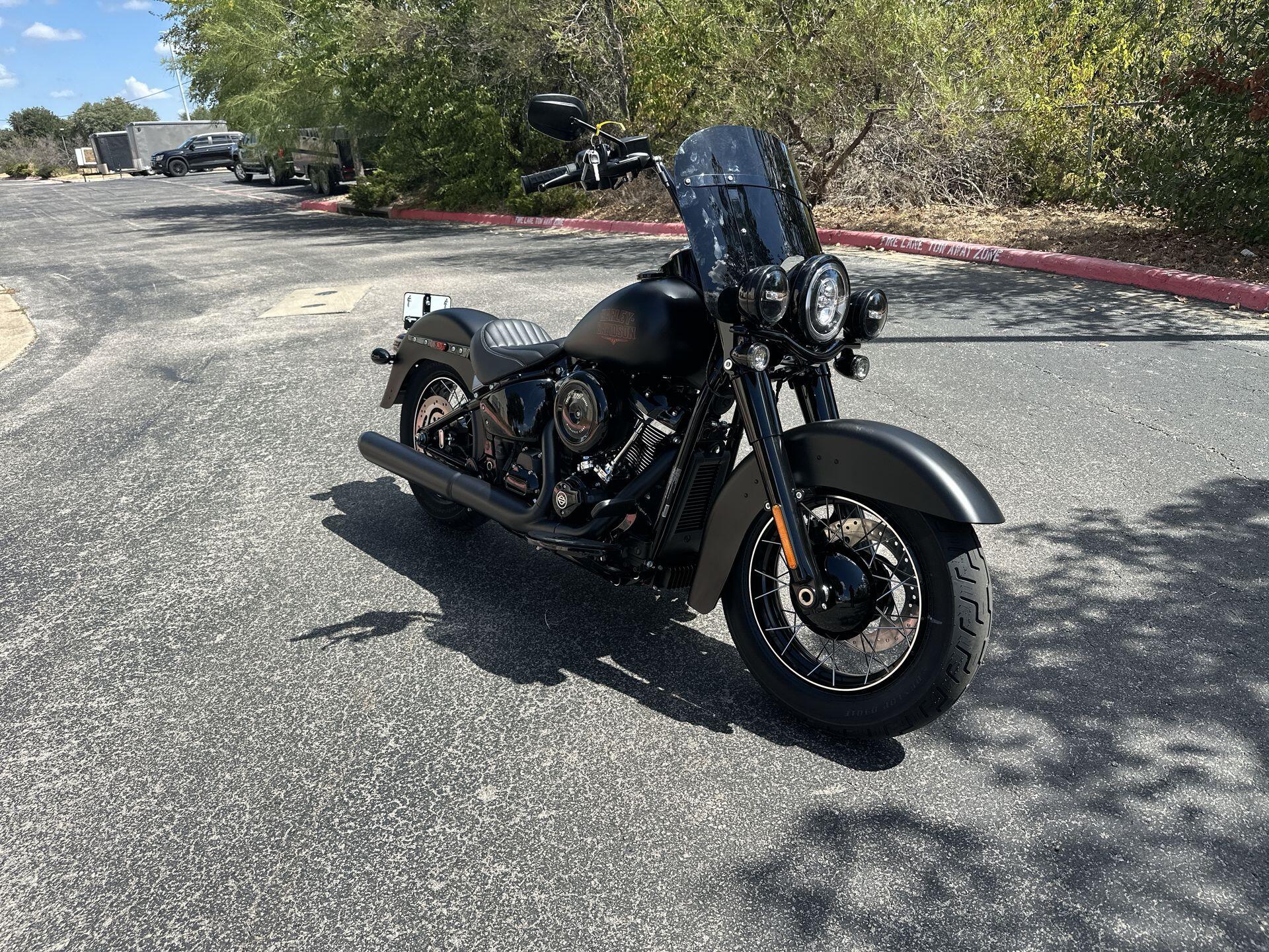 2026 Harley-Davidson® Deadwood™ FLHD, photo 3