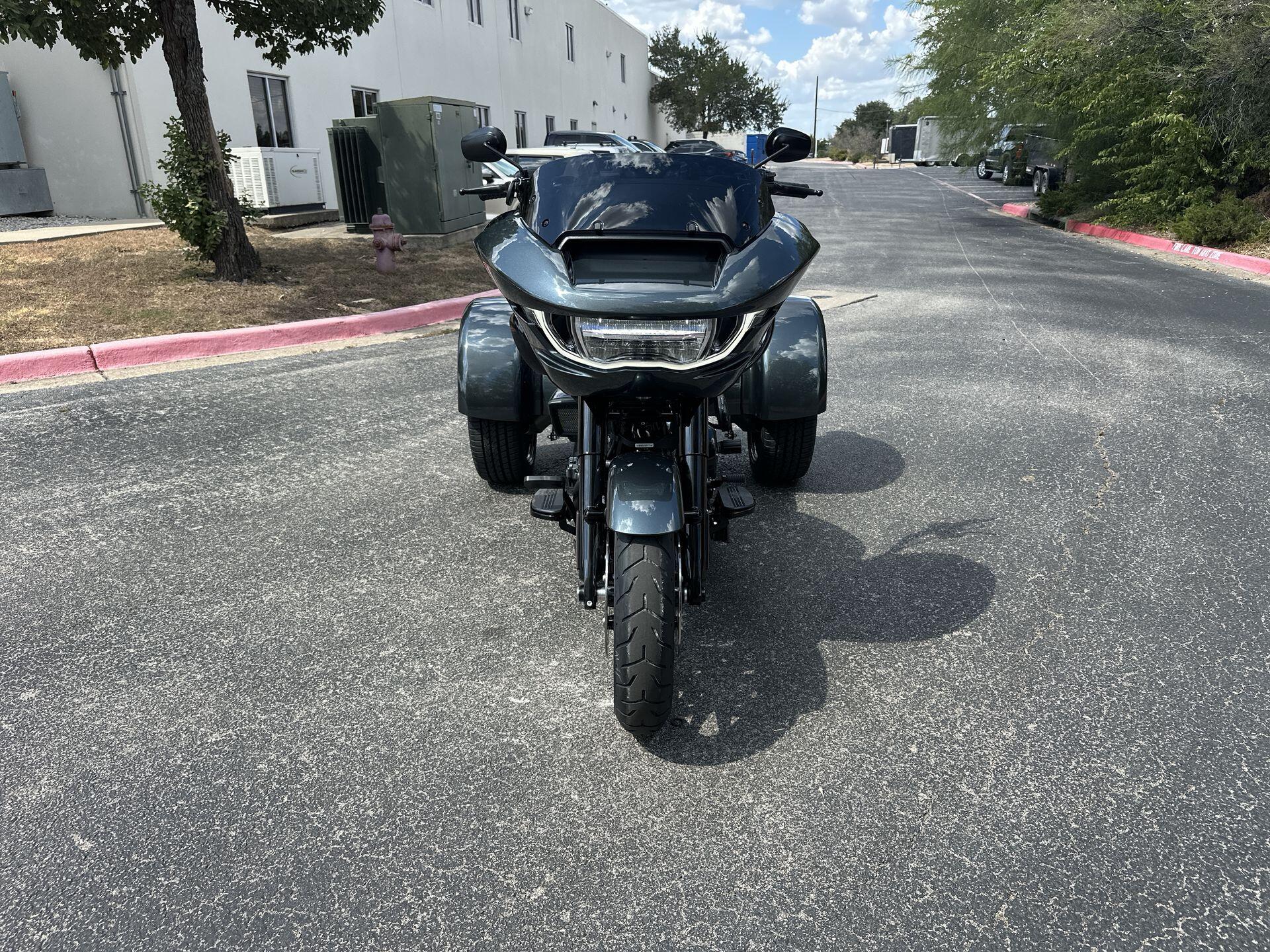 2026 Harley-Davidson® Road Glide 3 FLTRT, photo 5
