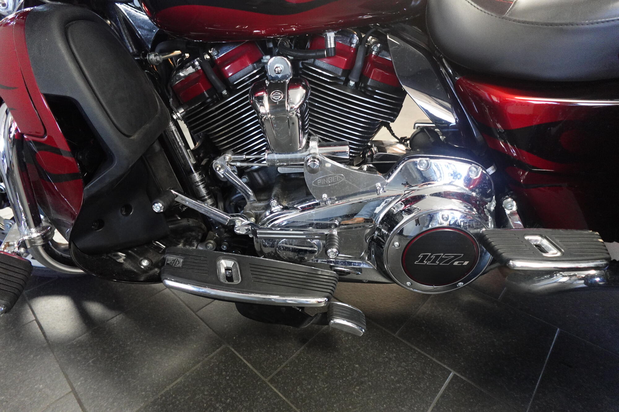 2022 Harley-Davidson® CVO™ Tri Glide® FLHTCUTGSE, photo 11