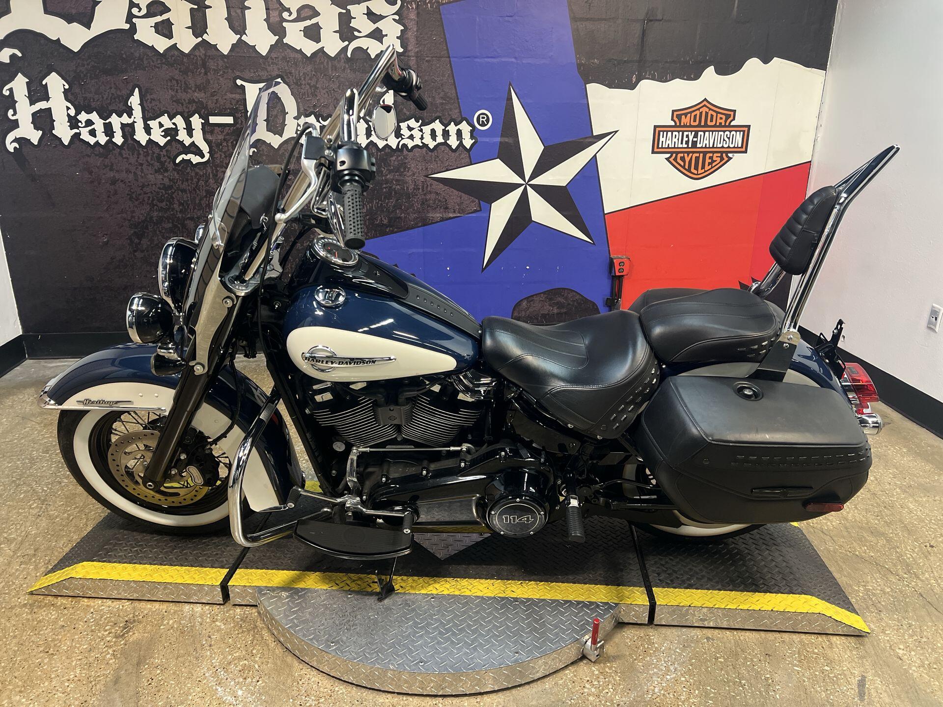 2019 Harley-Davidson® Heritage Classic 114 FLHCS, photo 4