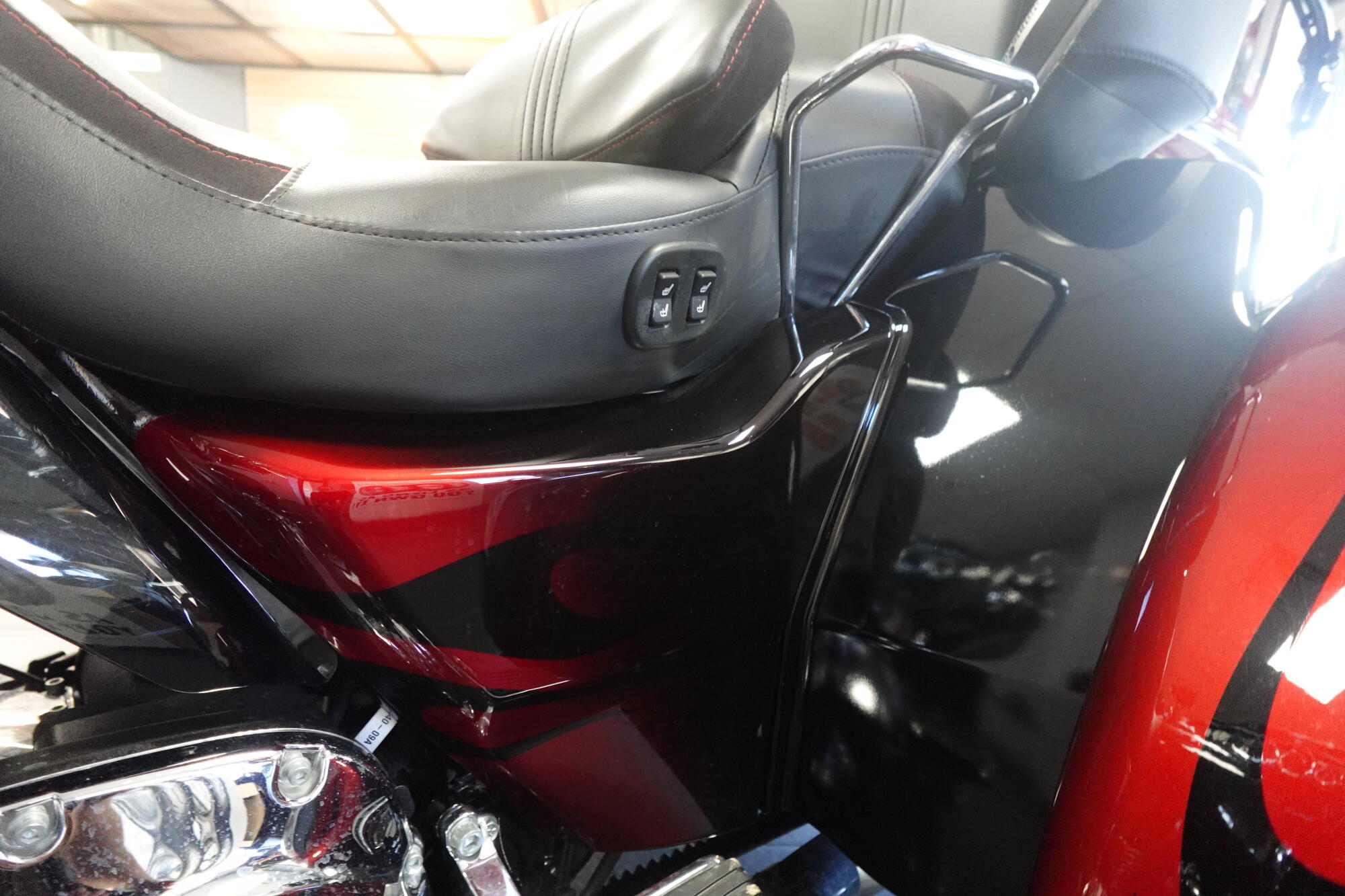 2022 Harley-Davidson® CVO™ Tri Glide® FLHTCUTGSE, photo 13