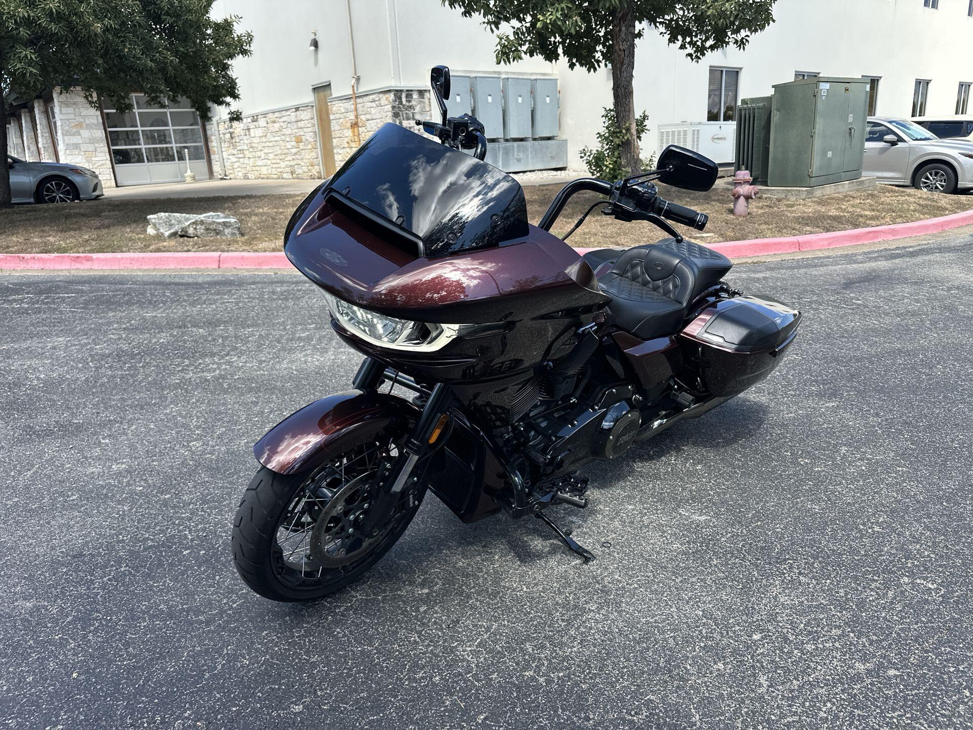 2024 Harley-Davidson® CVO™ Road Glide® FLTRXSE, photo 6