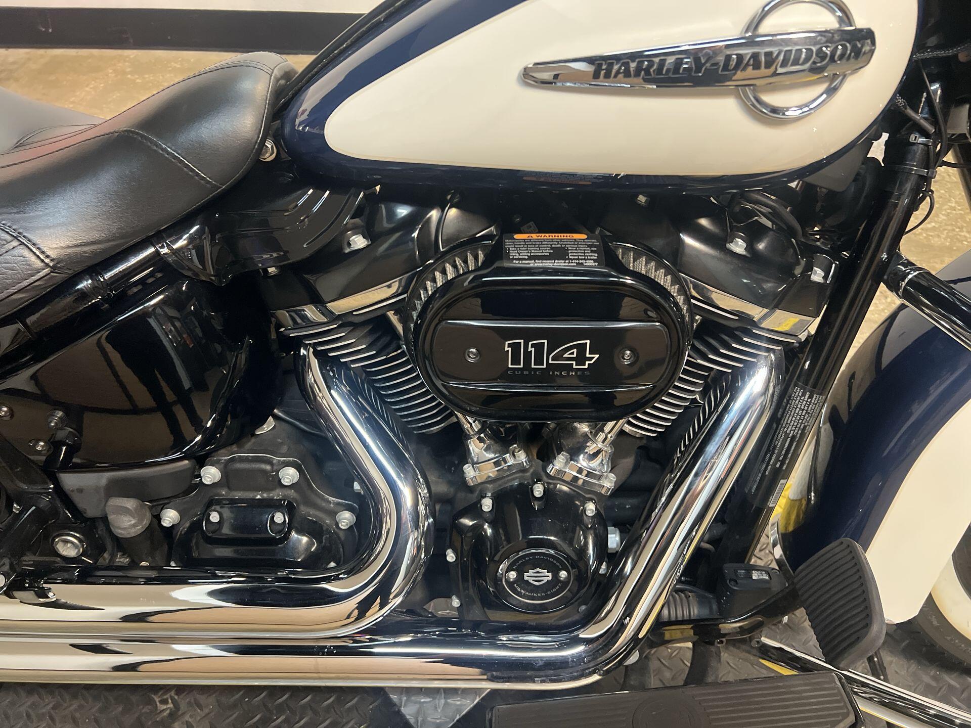 2019 Harley-Davidson® Heritage Classic 114 FLHCS, photo 13