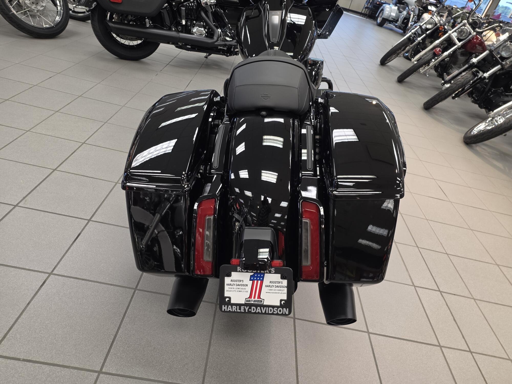 2026 Harley-Davidson® Road Glide® Vivid Black Black Trim, photo 17