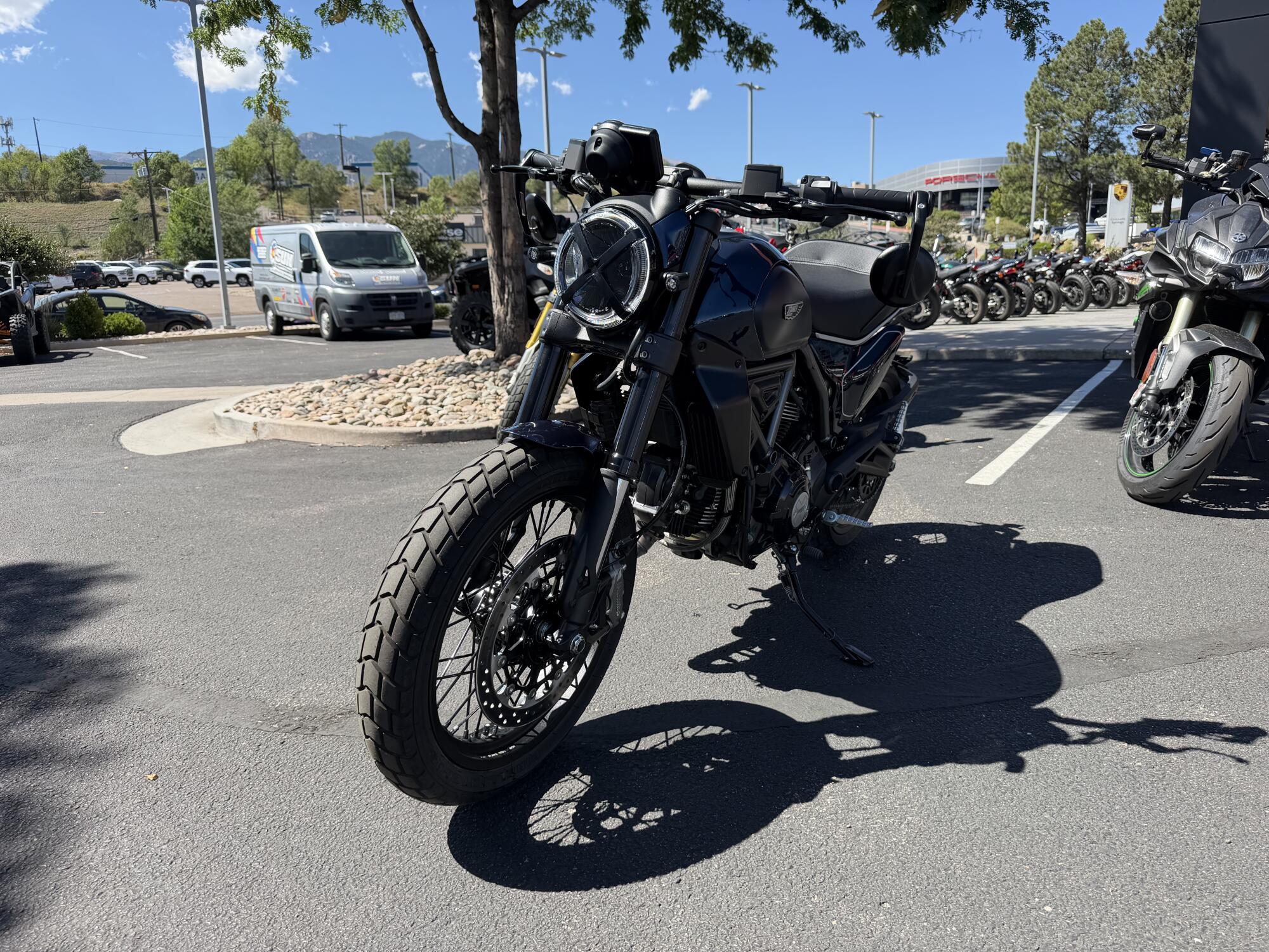 SC800NS 2025 Scrambler® Nightshift