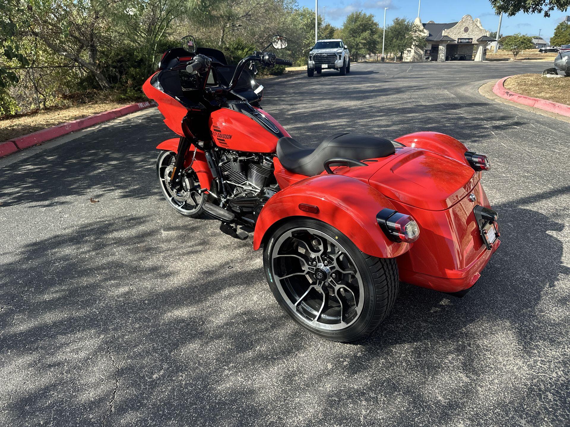 2026 Harley-Davidson® Road Glide 3 FLTRT, photo 7