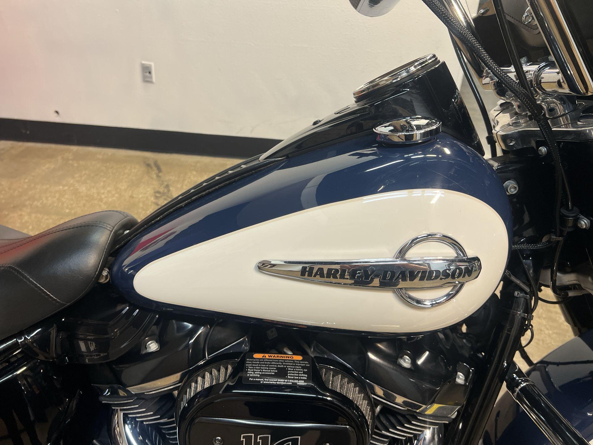 2019 Harley-Davidson® Heritage Classic 114 FLHCS, photo 14