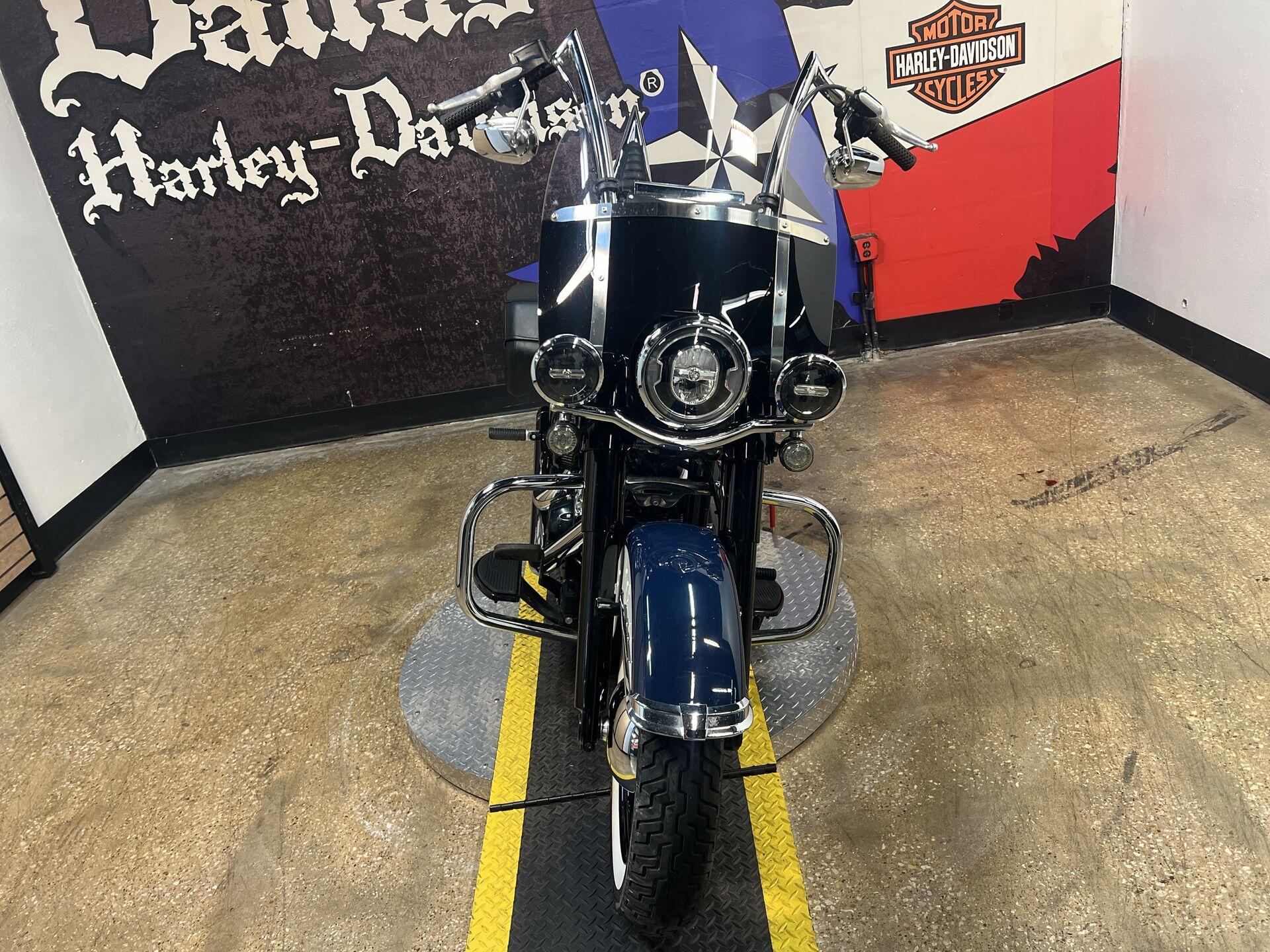 2019 Harley-Davidson® Heritage Classic 114 FLHCS, photo 6