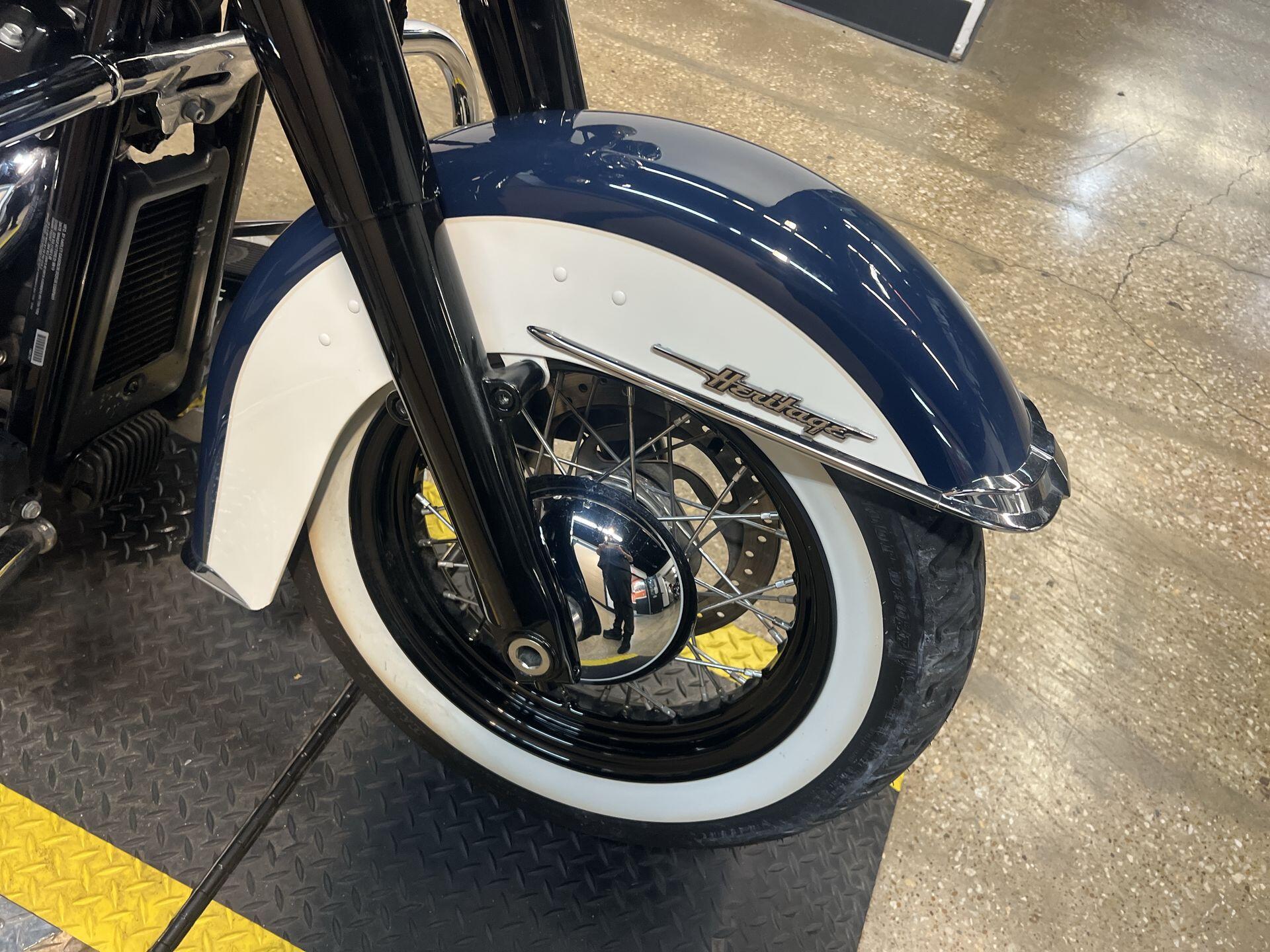 2019 Harley-Davidson® Heritage Classic 114 FLHCS, photo 12