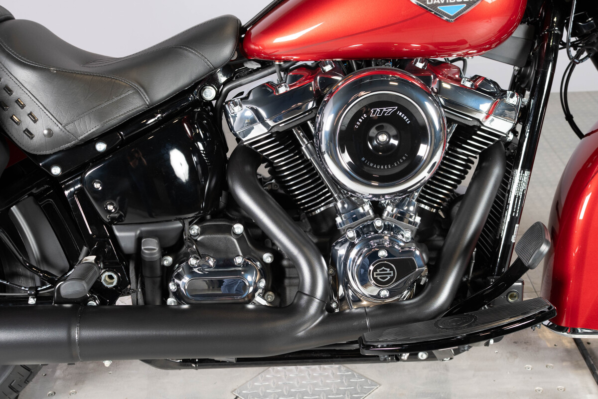 2026 Harley-Davidson® Heritage Classic FLHC, photo 3