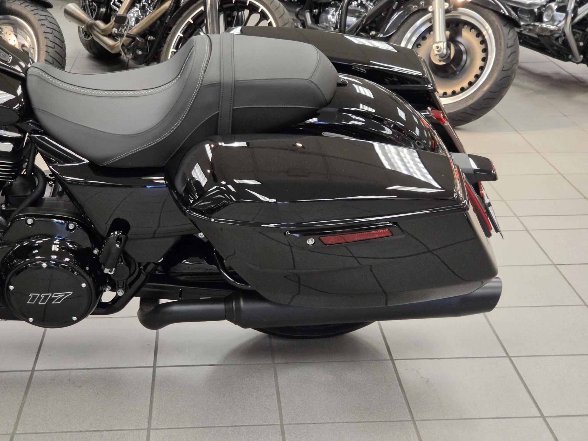 2026 Harley-Davidson® Road Glide® Vivid Black Black Trim, photo 16