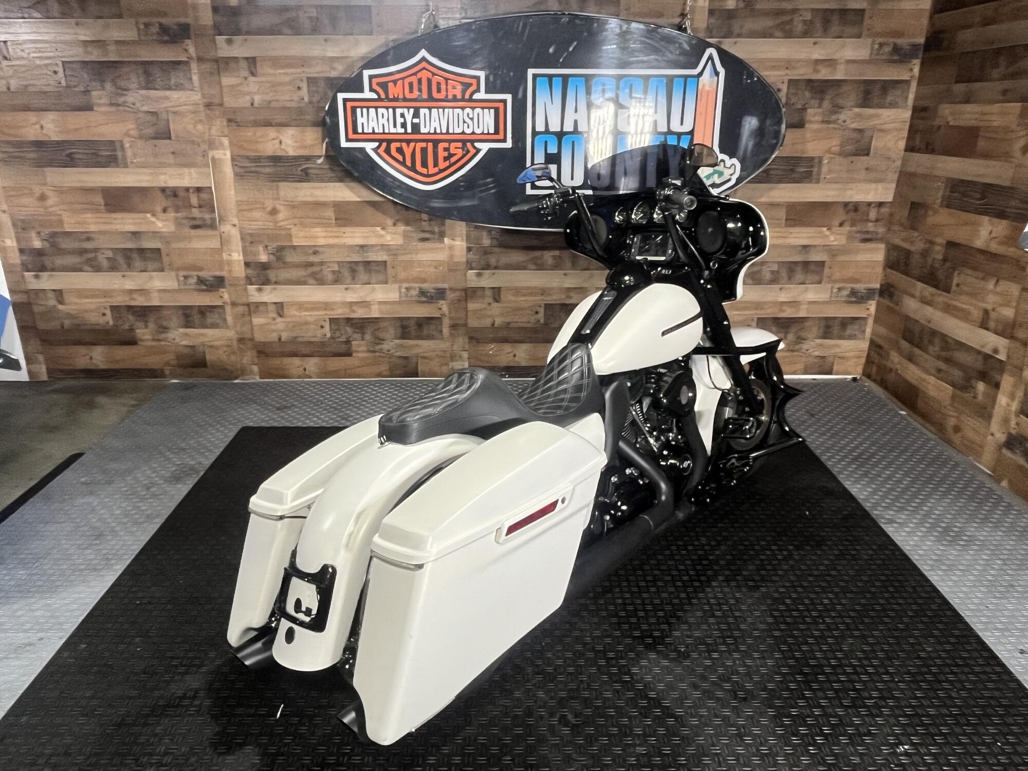2018 Harley-Davidson® Street Glide® Special Bonneville Salt Denim, photo 8