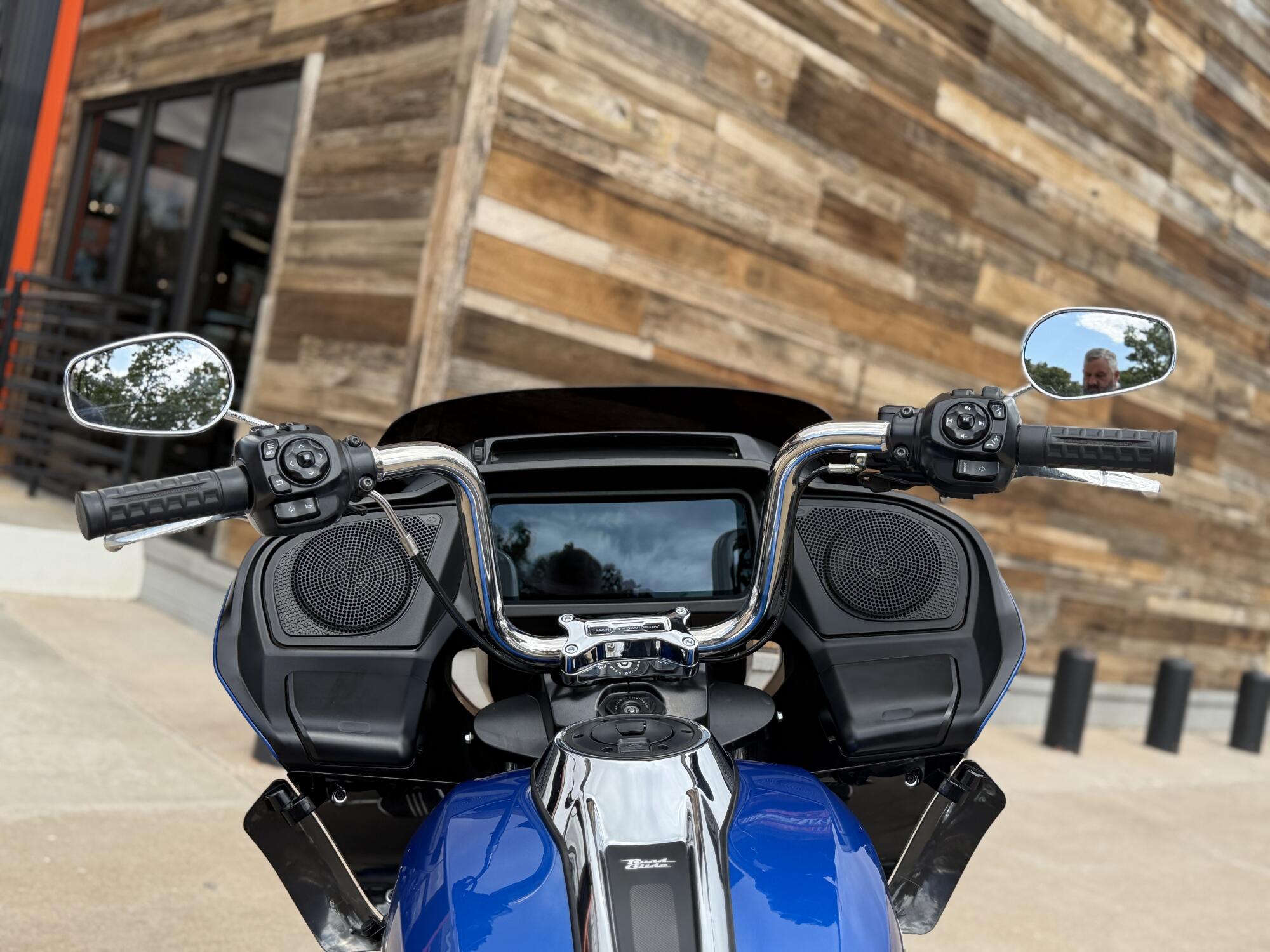 2025 Harley-Davidson® Road Glide® Blue Burst, photo 11