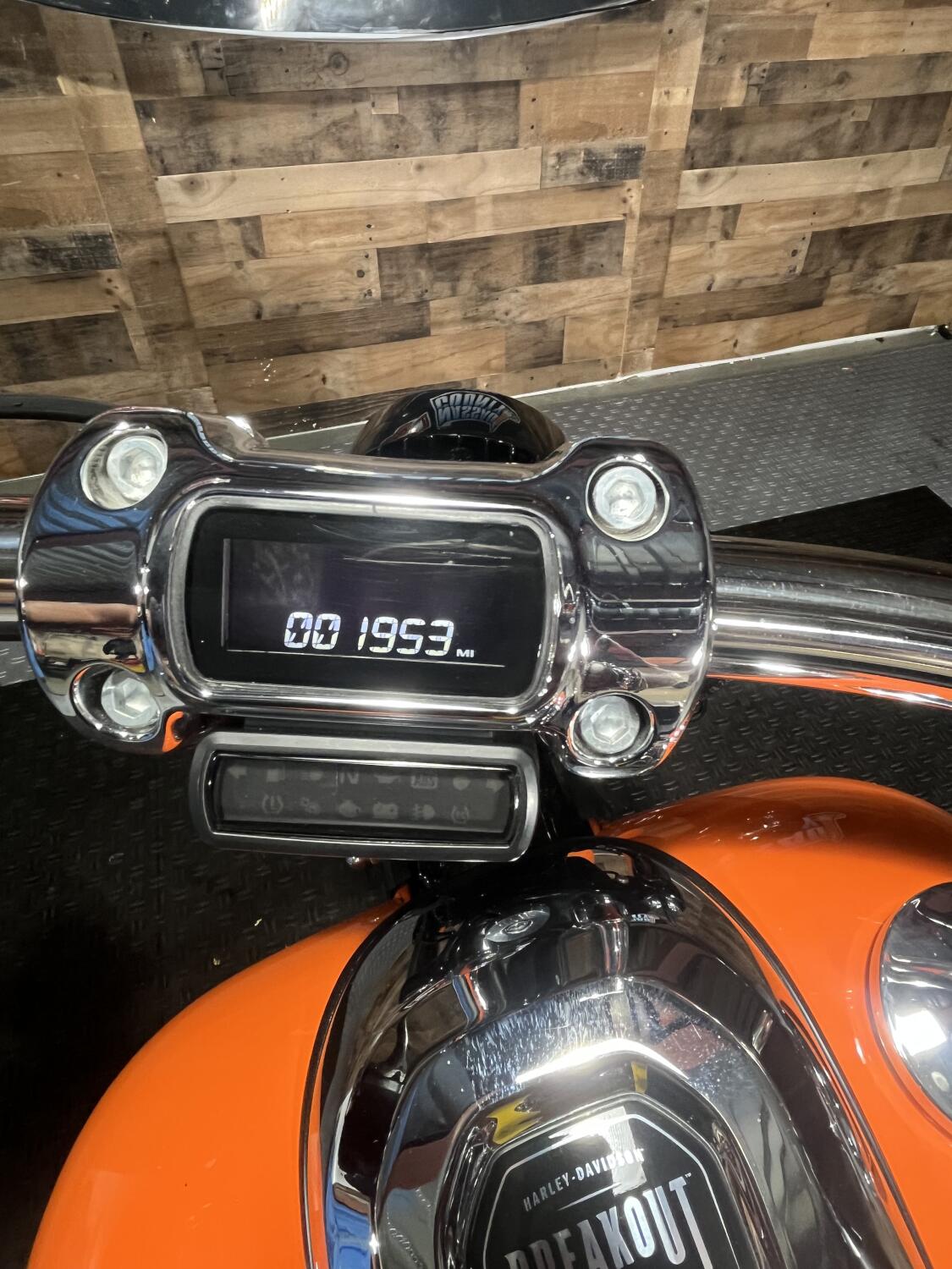 2023 Harley-Davidson® Breakout™ Baja Orange, photo 9