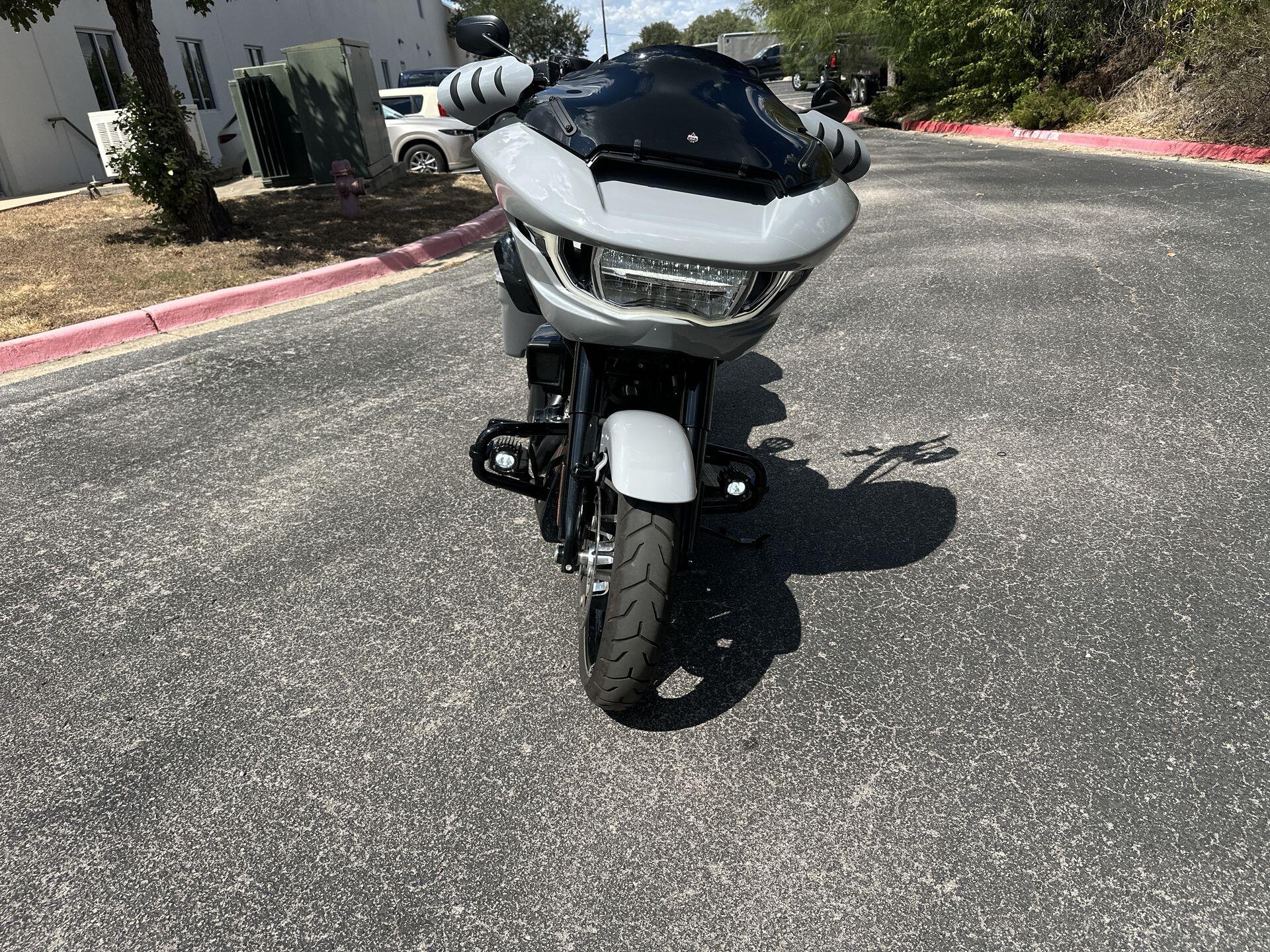 2025 Harley-Davidson® Road Glide™ FLTRX, photo 4