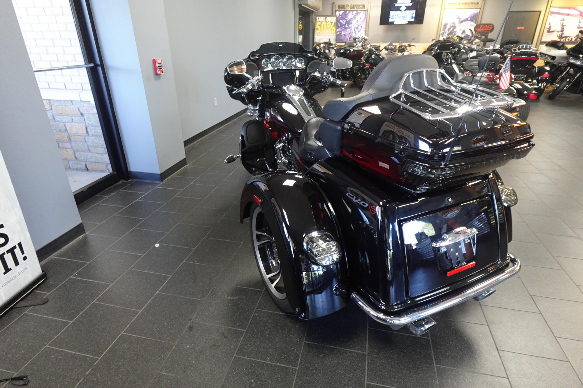2022 Harley-Davidson® CVO™ Tri Glide® FLHTCUTGSE, photo 5