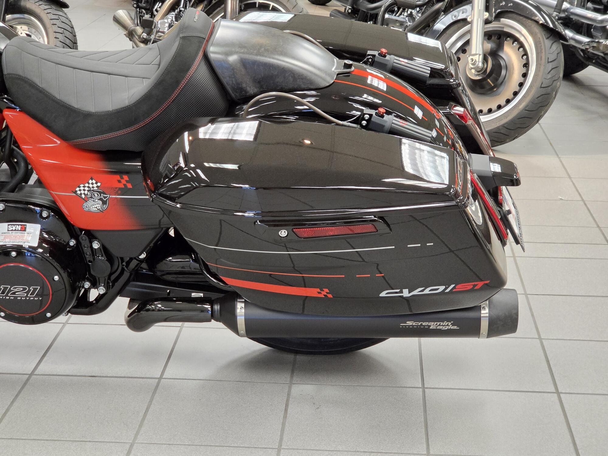2026 Harley-Davidson® CVO Road Glide ST Citrus Heat Re-Entry, photo 16