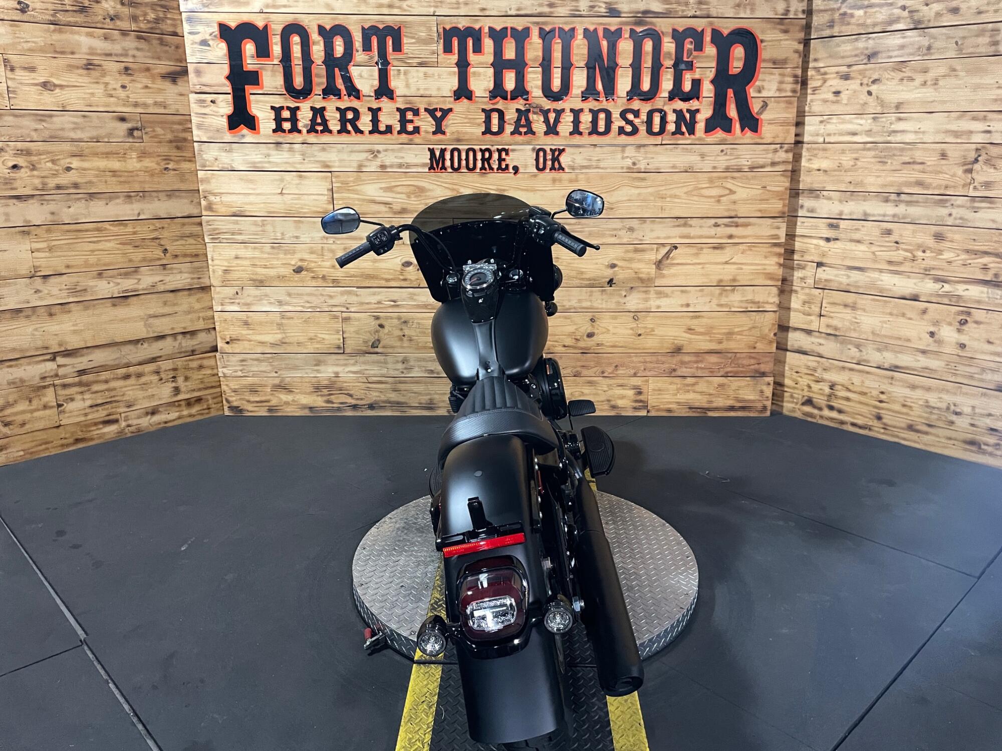 2026 Harley-Davidson® Deadwood™ FLHD, photo 11