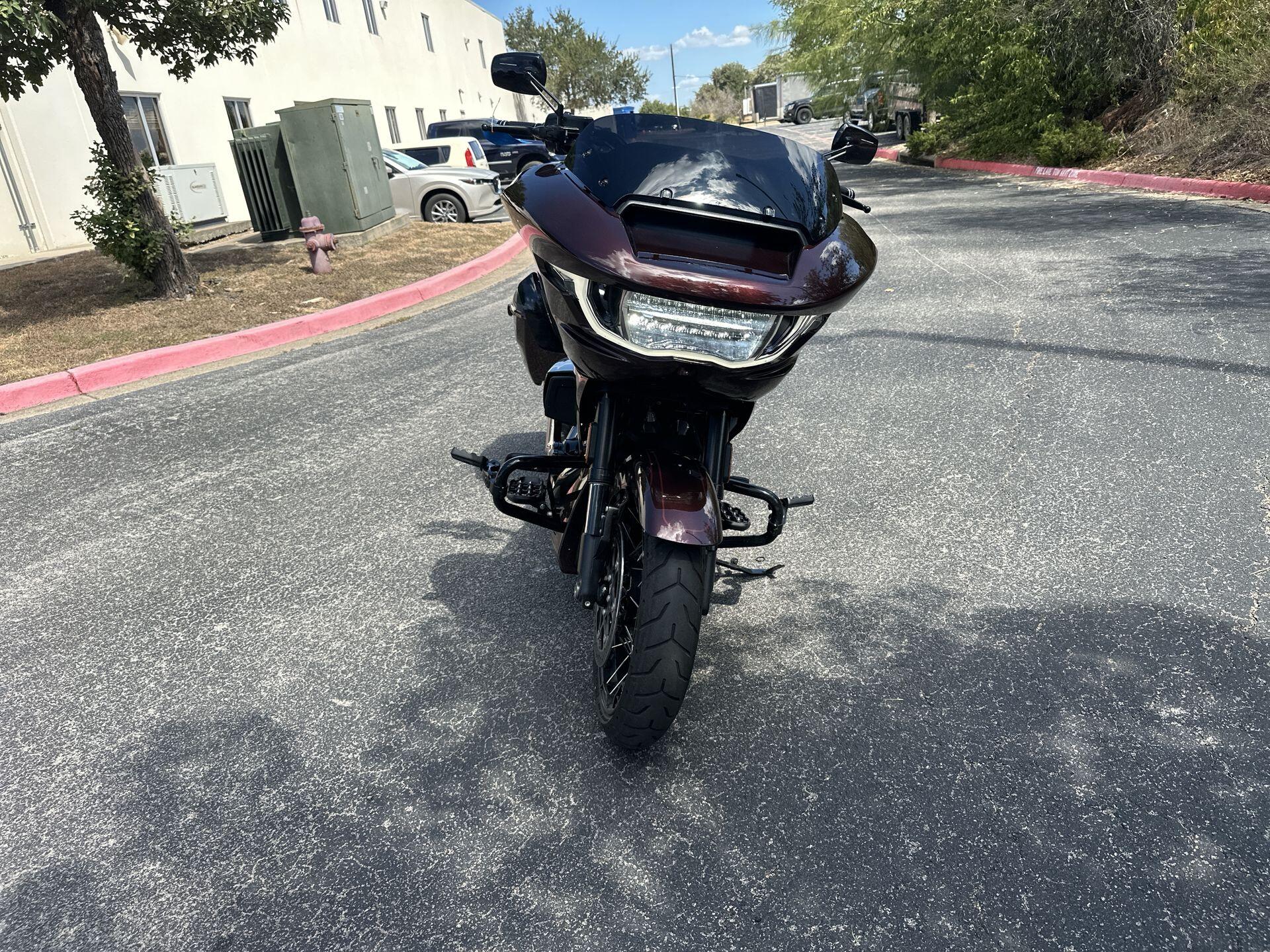 2024 Harley-Davidson® CVO™ Road Glide® FLTRXSE, photo 4