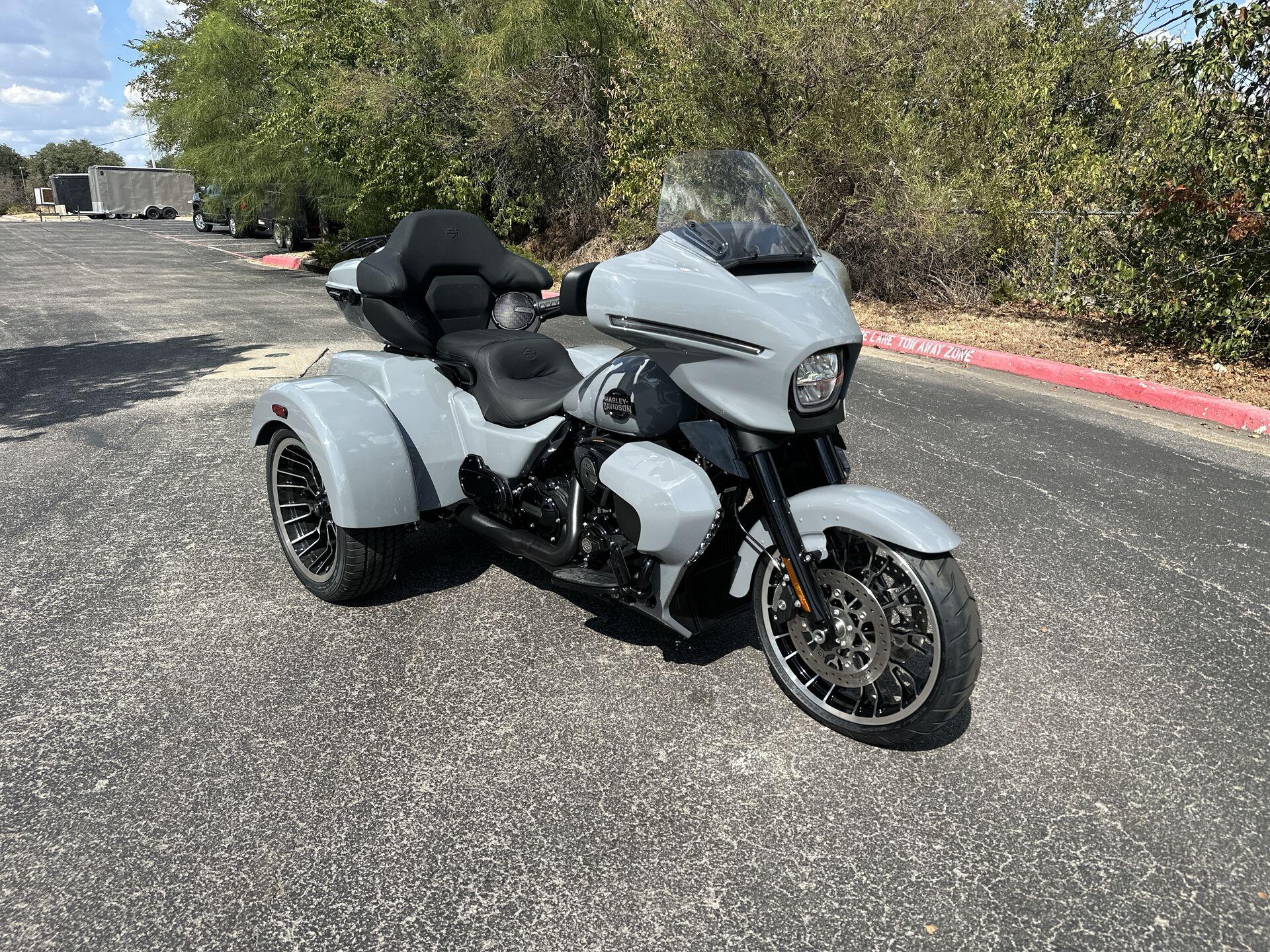2026 Harley-Davidson® Street Glide 3 Limited FLHLT, photo 4