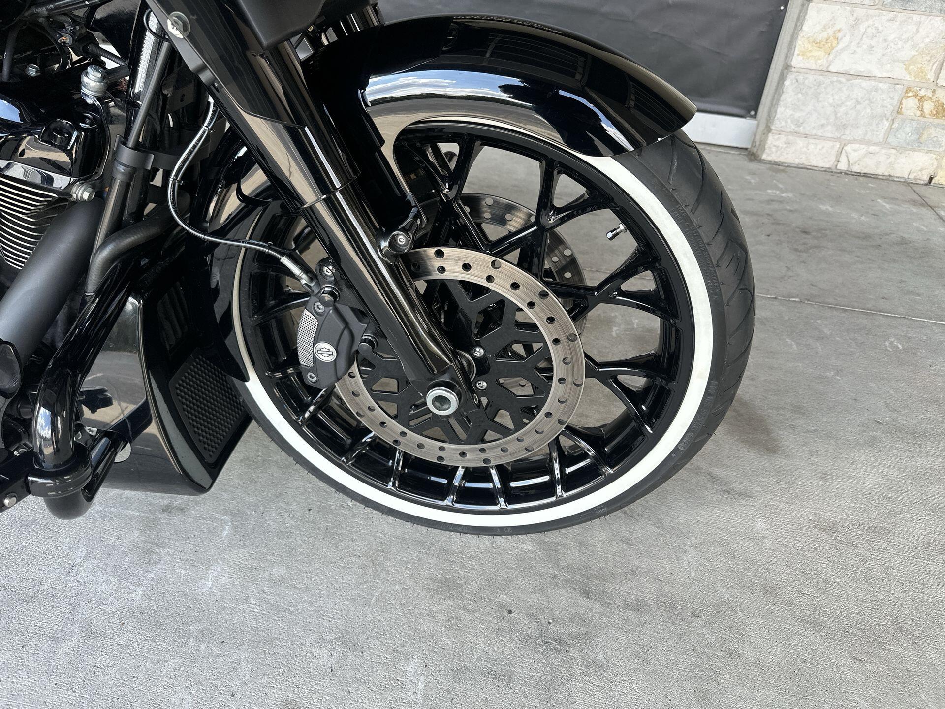 2024 Harley-Davidson® Street Glide® FLHX, photo 12